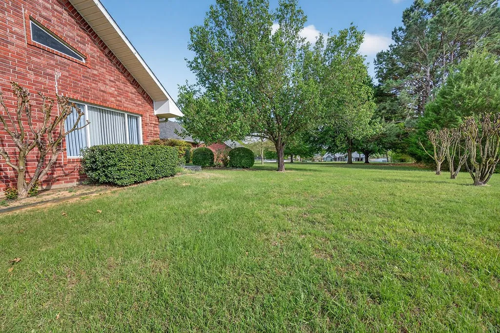 Single Family Residence For Sale in Henderson County , 2436 Lakefront Shores Road, Athens, Texas 75752, 3 Bedroom, 3 Bathroom, 3 Garage spaces, 2,024 Sqft, built in 2004, mls#21227590, Real Estate Agent in Athens, Homes For Sale in Henderson county, Homes For Sale in Athens, Realtor in Athens Texas, Real Estate Brokerage Independent Realty Texas, Luminita Cordes Realtor