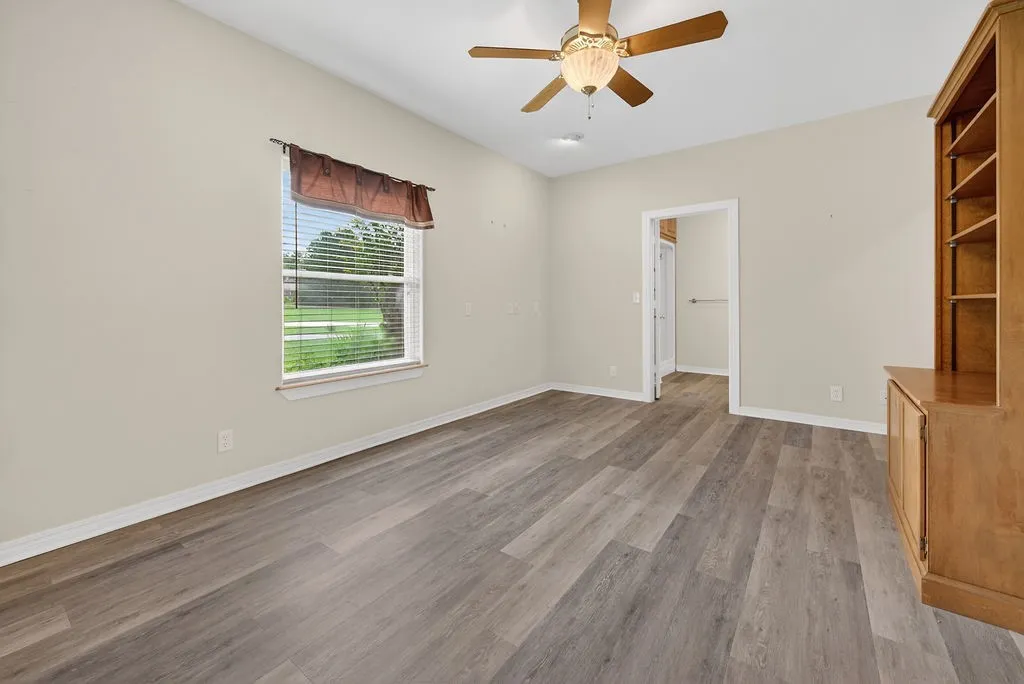Single Family Residence For Sale in Henderson County , 2436 Lakefront Shores Road, Athens, Texas 75752, 3 Bedroom, 3 Bathroom, 3 Garage spaces, 2,024 Sqft, built in 2004, mls#21227590, Real Estate Agent in Athens, Homes For Sale in Henderson county, Homes For Sale in Athens, Realtor in Athens Texas, Real Estate Brokerage Independent Realty Texas, Luminita Cordes Realtor