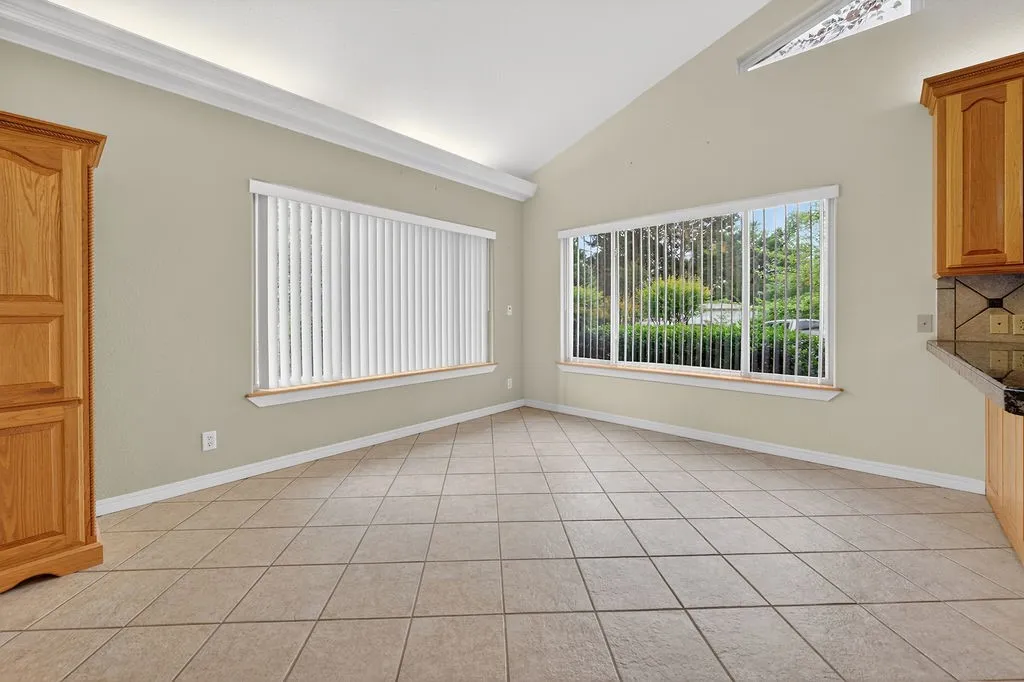 Single Family Residence For Sale in Henderson County , 2436 Lakefront Shores Road, Athens, Texas 75752, 3 Bedroom, 3 Bathroom, 3 Garage spaces, 2,024 Sqft, built in 2004, mls#21227590, Real Estate Agent in Athens, Homes For Sale in Henderson county, Homes For Sale in Athens, Realtor in Athens Texas, Real Estate Brokerage Independent Realty Texas, Luminita Cordes Realtor