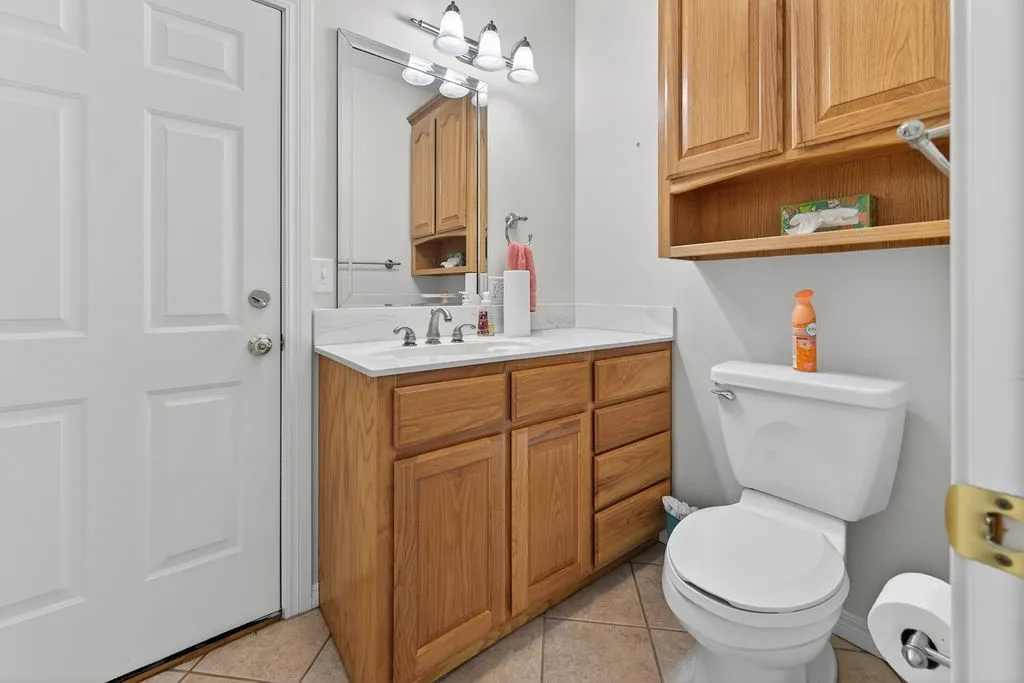 Single Family Residence For Sale in Henderson County , 2436 Lakefront Shores Road, Athens, Texas 75752, 3 Bedroom, 3 Bathroom, 3 Garage spaces, 2,024 Sqft, built in 2004, mls#21227590, Real Estate Agent in Athens, Homes For Sale in Henderson county, Homes For Sale in Athens, Realtor in Athens Texas, Real Estate Brokerage Independent Realty Texas, Luminita Cordes Realtor