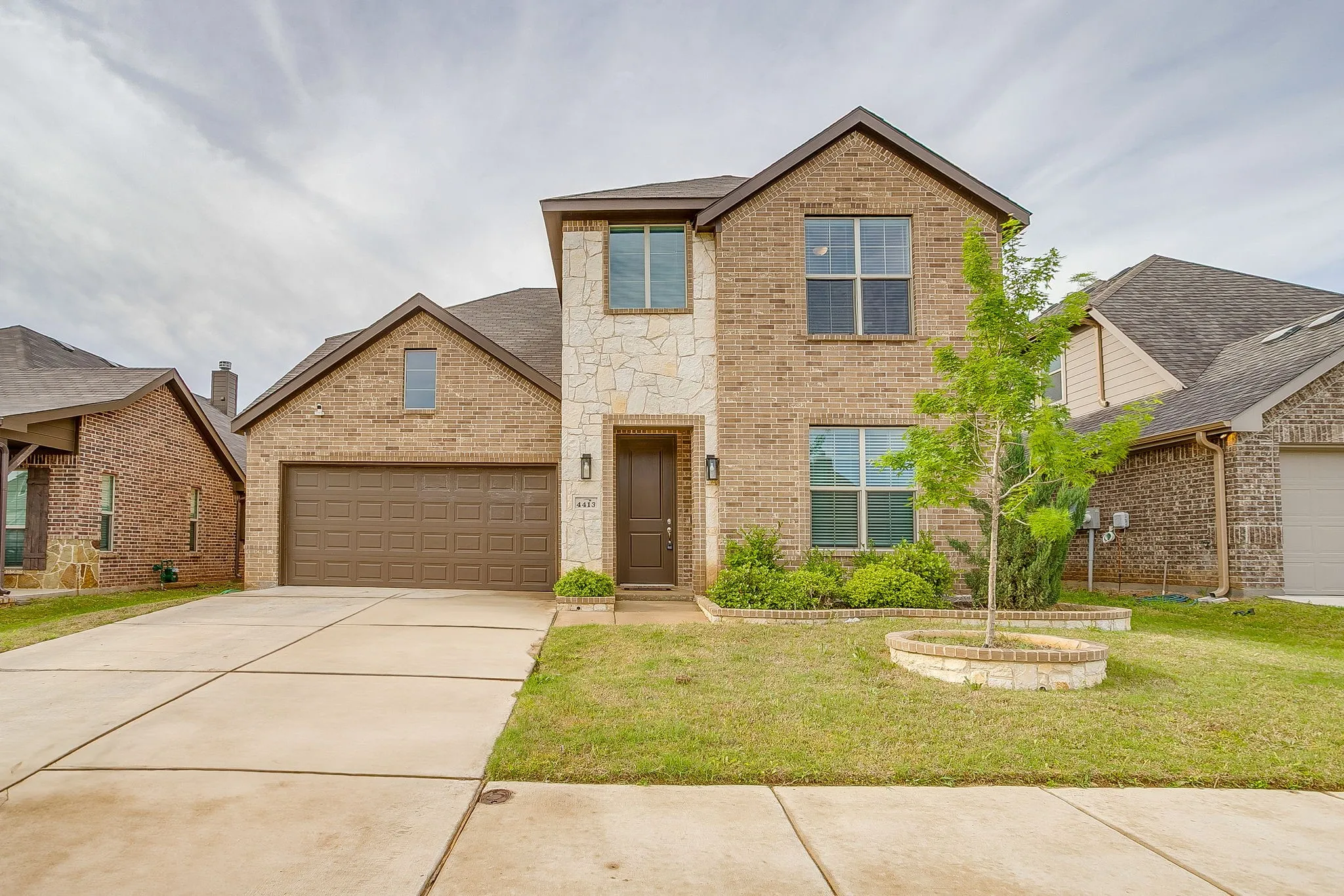 Single Family Residence For Sale in Tarrant County , 4413 Pentridge Drive, Fort Worth, Texas 76036, 5 Bedroom, 3 Bathroom, 2 Garage spaces, 2,960 Sqft, built in 2022, Preowned, mls#21225329, Real Estate Agent in Fort Worth, Homes For Sale in Tarrant county, Homes For Sale in Fort Worth, Realtor in Fort Worth Texas, Real Estate Brokerage Independent Realty Texas, Luminita Cordes Realtor