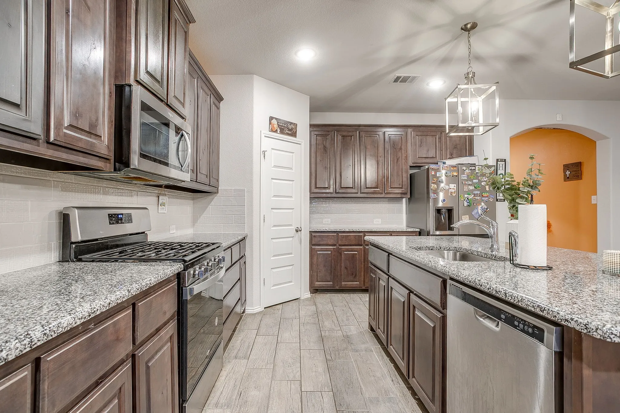 Gas range in wonderful kitchen.