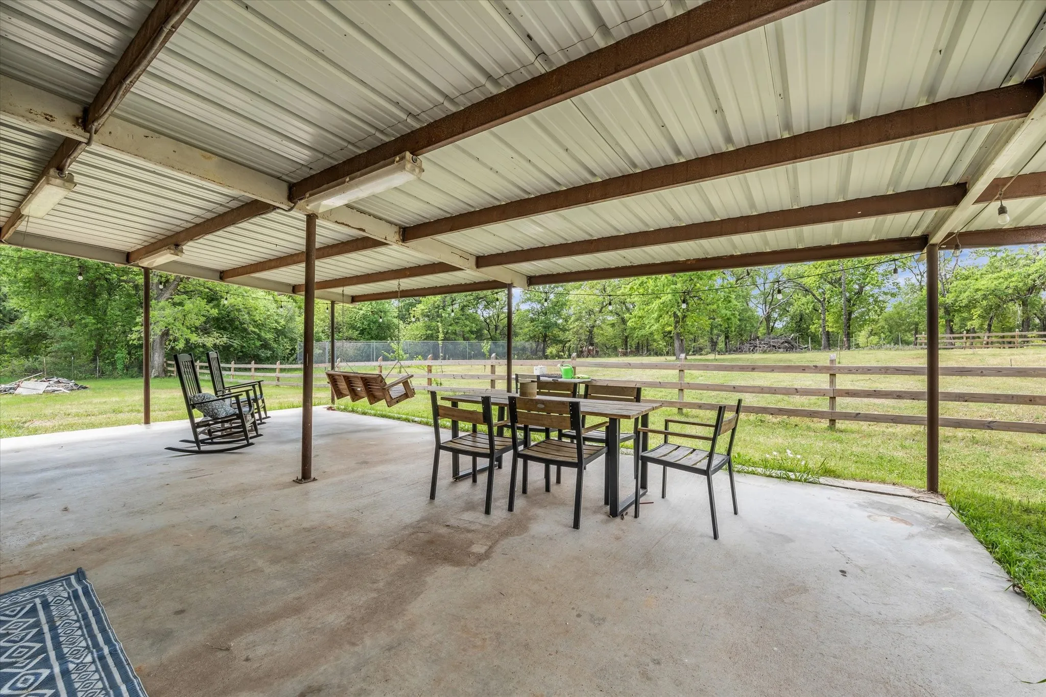 Single Family Residence For Sale in Mc Lennan County , 261 Windmill Lane, Waco, Texas 76705, 2 Bedroom, 1 Bathroom, 2 Garage spaces, 1,196 Sqft, built in 1990, mls#21223722, Real Estate Agent in Waco, Homes For Sale in Mc Lennan county, Homes For Sale in Waco, Realtor in Waco Texas, Real Estate Brokerage Independent Realty Texas, Luminita Cordes Realtor