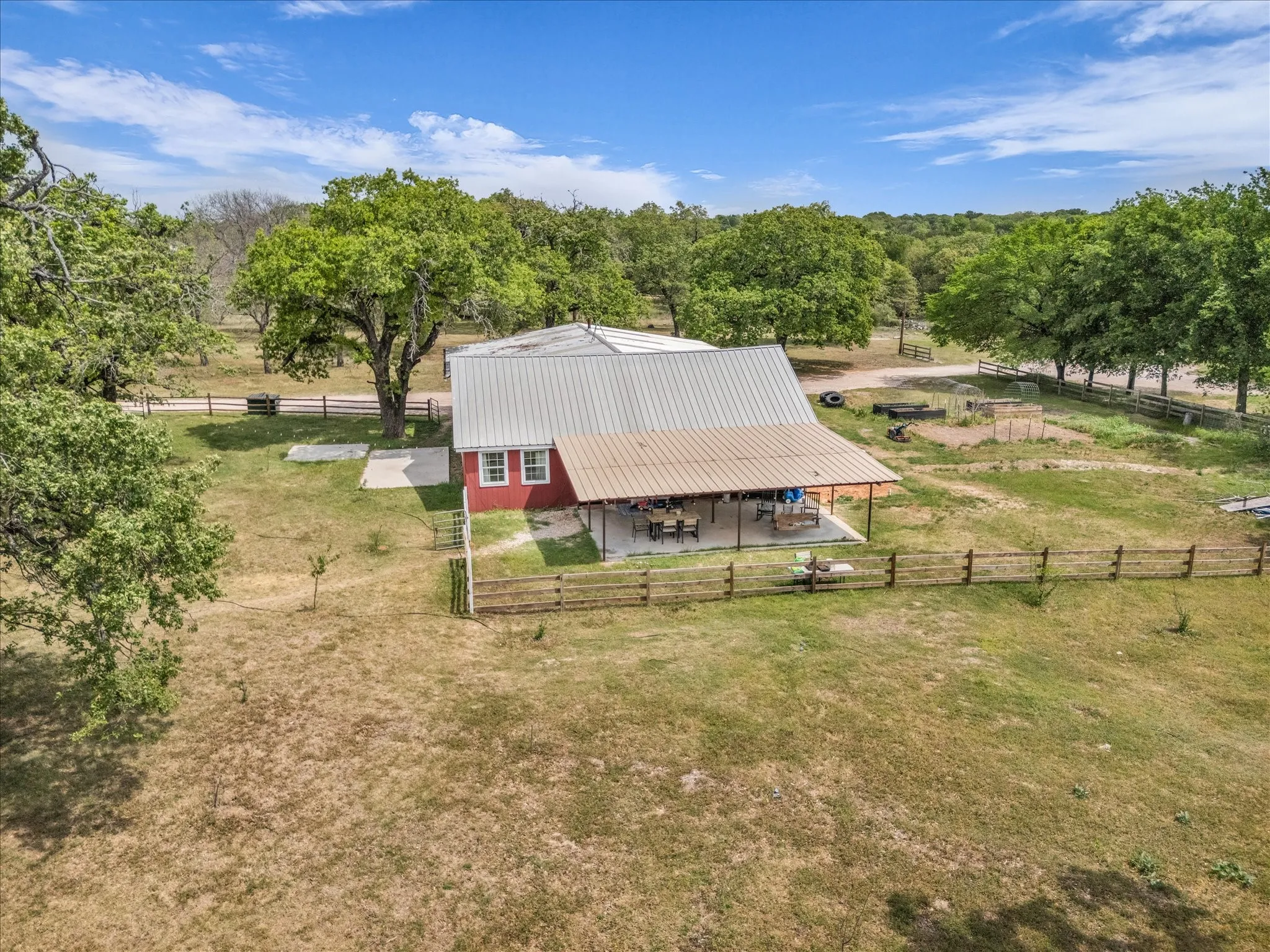 Single Family Residence For Sale in Mc Lennan County , 261 Windmill Lane, Waco, Texas 76705, 2 Bedroom, 1 Bathroom, 2 Garage spaces, 1,196 Sqft, built in 1990, mls#21223722, Real Estate Agent in Waco, Homes For Sale in Mc Lennan county, Homes For Sale in Waco, Realtor in Waco Texas, Real Estate Brokerage Independent Realty Texas, Luminita Cordes Realtor
