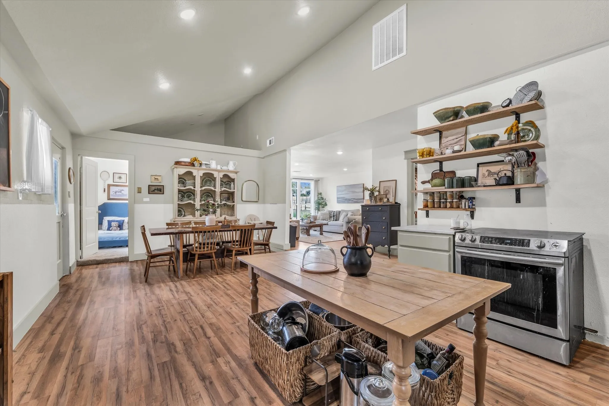 Single Family Residence For Sale in Mc Lennan County , 261 Windmill Lane, Waco, Texas 76705, 2 Bedroom, 1 Bathroom, 2 Garage spaces, 1,196 Sqft, built in 1990, mls#21223722, Real Estate Agent in Waco, Homes For Sale in Mc Lennan county, Homes For Sale in Waco, Realtor in Waco Texas, Real Estate Brokerage Independent Realty Texas, Luminita Cordes Realtor