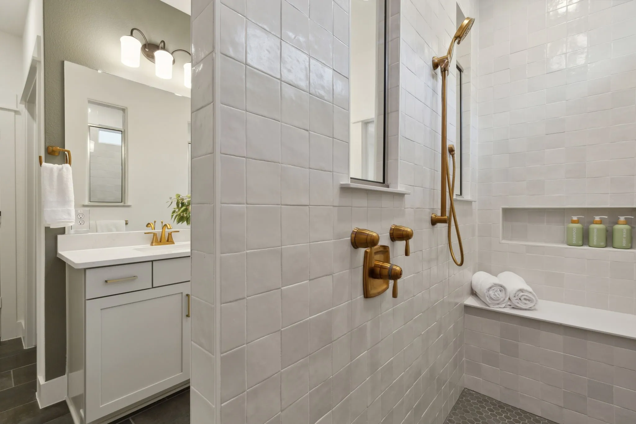 *Model Representation - Spa shower