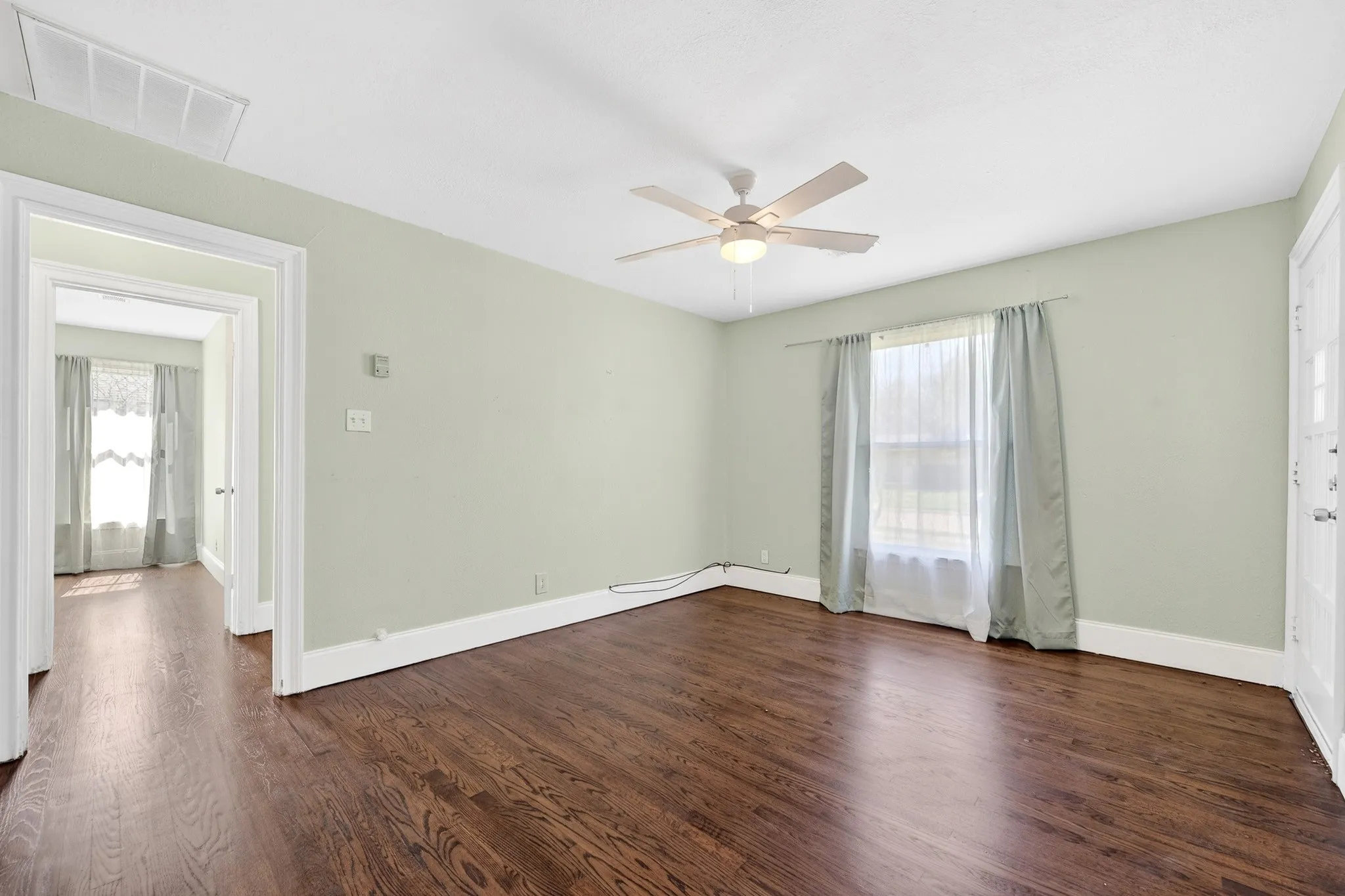 Single Family Residence For Rent in Dallas County , 10922 Castolon Drive, Dallas, Texas 75228, 3 Bedrooms, 1 Bathroom, Garage spaces, 1,275 Sqft, built in 1950, Preowned, Price $1,795, mls#21224671, Real Estate Agent in Dallas, Homes For Rent in Dallas county, Homes For Rent in Dallas, Realtor in Dallas Texas, Real Estate Brokerage Independent Realty Texas, Luminita Cordes Realtor