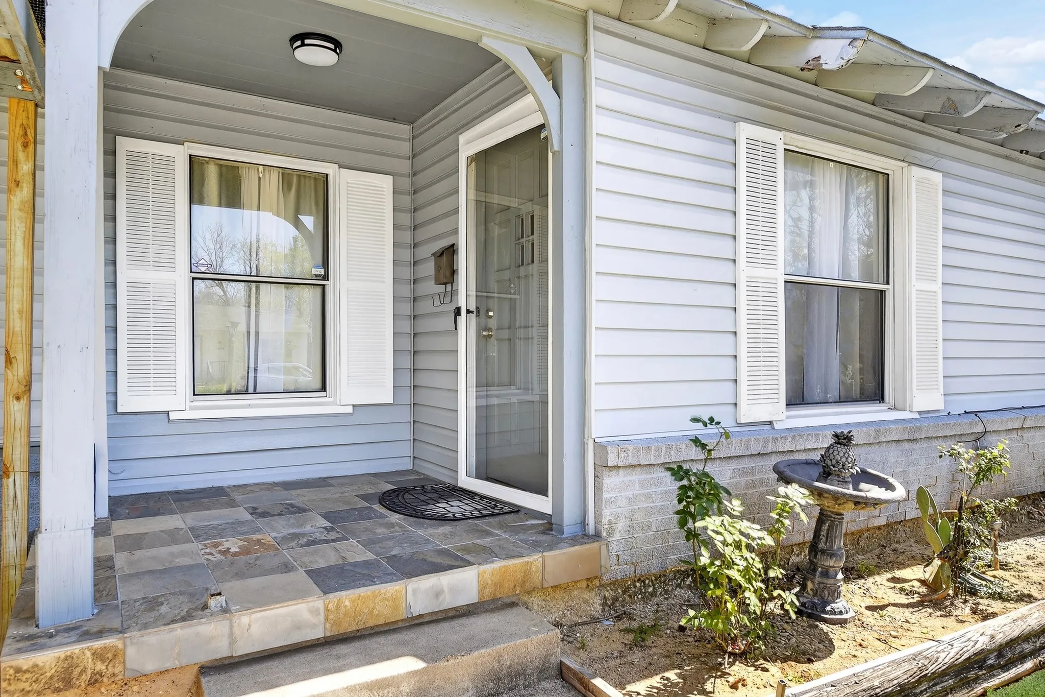 Single Family Residence For Rent in Dallas County , 10922 Castolon Drive, Dallas, Texas 75228, 3 Bedrooms, 1 Bathroom, Garage spaces, 1,275 Sqft, built in 1950, Preowned, Price $1,795, mls#21224671, Real Estate Agent in Dallas, Homes For Rent in Dallas county, Homes For Rent in Dallas, Realtor in Dallas Texas, Real Estate Brokerage Independent Realty Texas, Luminita Cordes Realtor