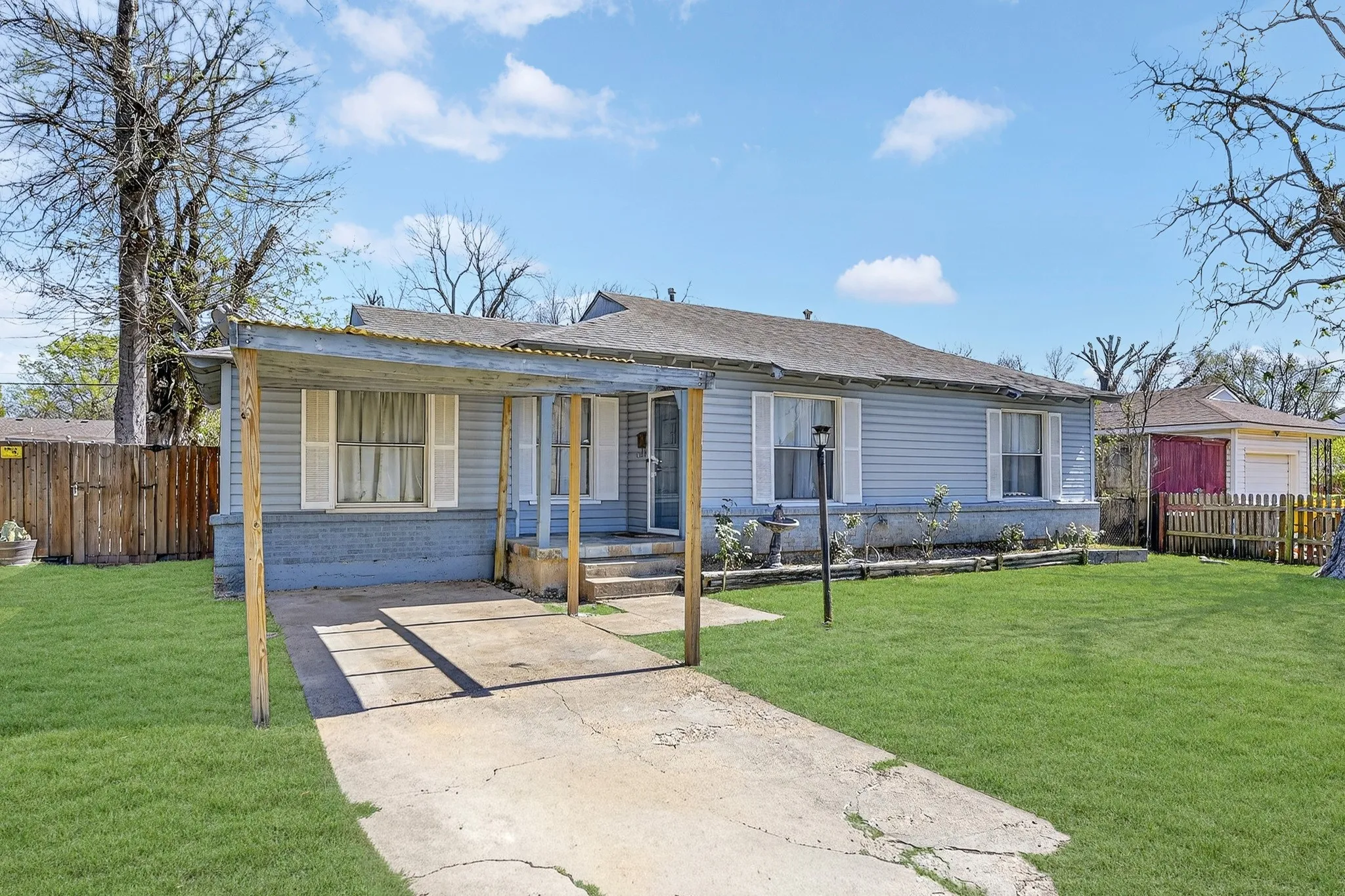 Single Family Residence For Rent in Dallas County , 10922 Castolon Drive, Dallas, Texas 75228, 3 Bedrooms, 1 Bathroom, Garage spaces, 1,275 Sqft, built in 1950, Preowned, Price $1,795, mls#21224671, Real Estate Agent in Dallas, Homes For Rent in Dallas county, Homes For Rent in Dallas, Realtor in Dallas Texas, Real Estate Brokerage Independent Realty Texas, Luminita Cordes Realtor