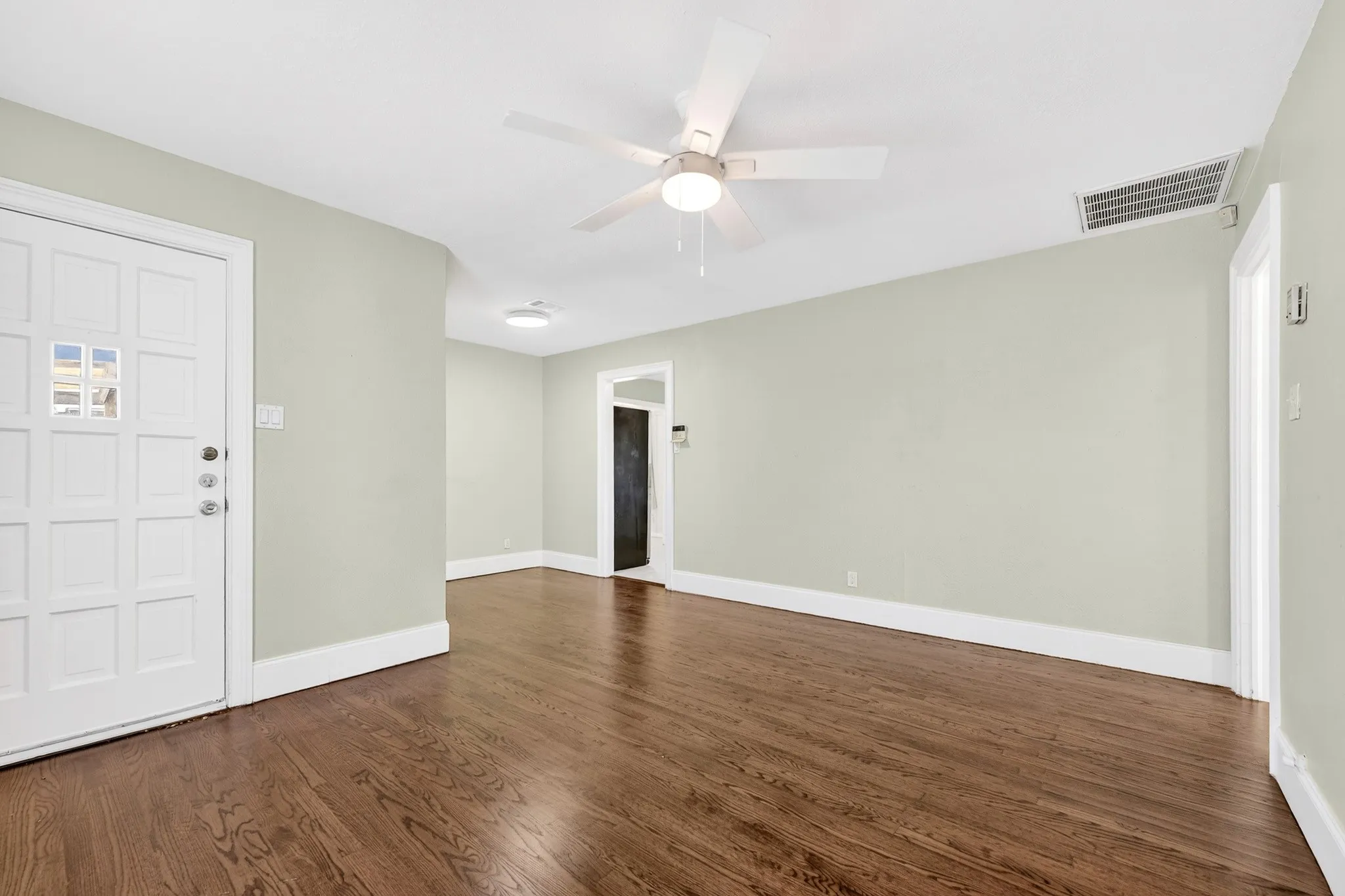 Single Family Residence For Rent in Dallas County , 10922 Castolon Drive, Dallas, Texas 75228, 3 Bedrooms, 1 Bathroom, Garage spaces, 1,275 Sqft, built in 1950, Preowned, Price $1,795, mls#21224671, Real Estate Agent in Dallas, Homes For Rent in Dallas county, Homes For Rent in Dallas, Realtor in Dallas Texas, Real Estate Brokerage Independent Realty Texas, Luminita Cordes Realtor
