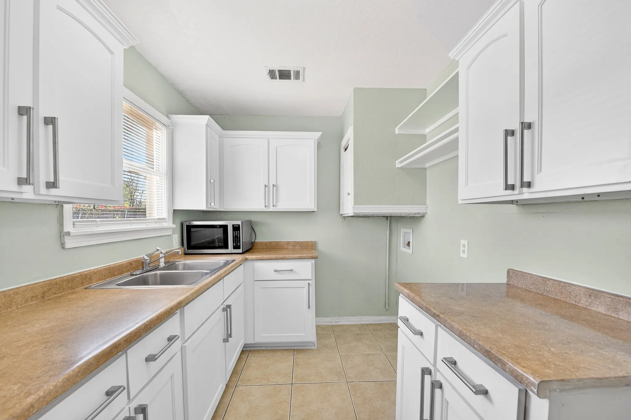 Single Family Residence For Rent in Dallas County , 10922 Castolon Drive, Dallas, Texas 75228, 3 Bedrooms, 1 Bathroom, Garage spaces, 1,275 Sqft, built in 1950, Preowned, Price $1,795, mls#21224671, Real Estate Agent in Dallas, Homes For Rent in Dallas county, Homes For Rent in Dallas, Realtor in Dallas Texas, Real Estate Brokerage Independent Realty Texas, Luminita Cordes Realtor