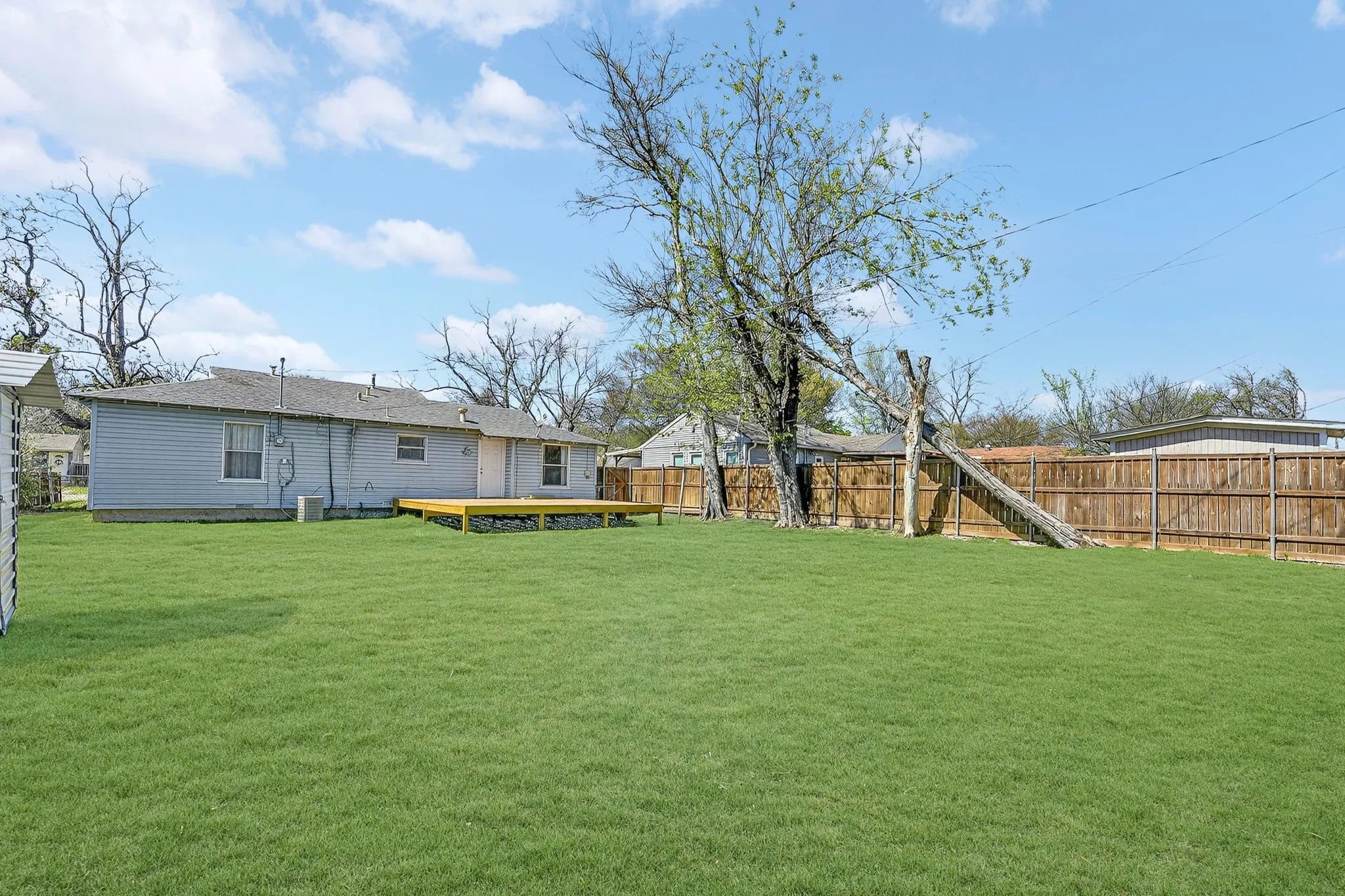 Single Family Residence For Rent in Dallas County , 10922 Castolon Drive, Dallas, Texas 75228, 3 Bedrooms, 1 Bathroom, Garage spaces, 1,275 Sqft, built in 1950, Preowned, Price $1,795, mls#21224671, Real Estate Agent in Dallas, Homes For Rent in Dallas county, Homes For Rent in Dallas, Realtor in Dallas Texas, Real Estate Brokerage Independent Realty Texas, Luminita Cordes Realtor