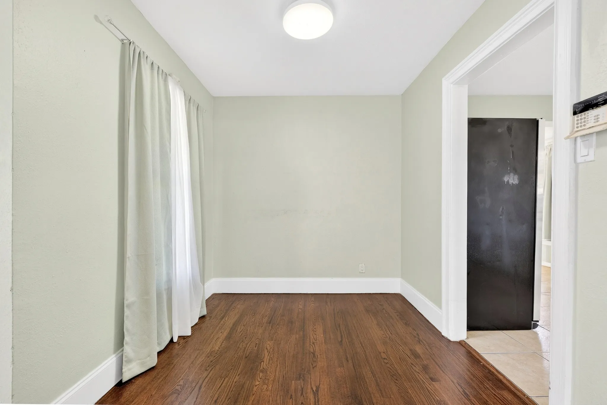 Single Family Residence For Rent in Dallas County , 10922 Castolon Drive, Dallas, Texas 75228, 3 Bedrooms, 1 Bathroom, Garage spaces, 1,275 Sqft, built in 1950, Preowned, Price $1,795, mls#21224671, Real Estate Agent in Dallas, Homes For Rent in Dallas county, Homes For Rent in Dallas, Realtor in Dallas Texas, Real Estate Brokerage Independent Realty Texas, Luminita Cordes Realtor