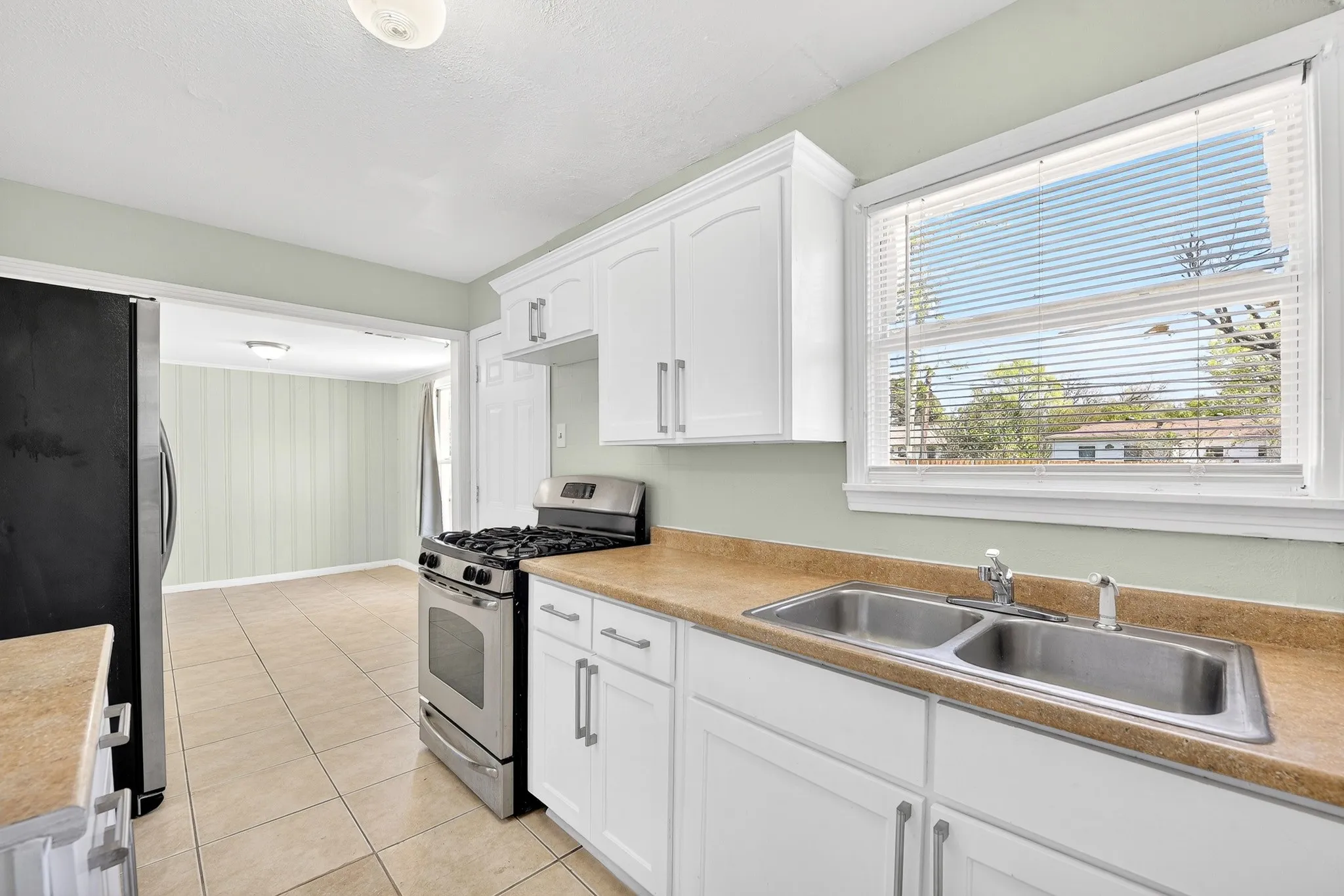 Single Family Residence For Rent in Dallas County , 10922 Castolon Drive, Dallas, Texas 75228, 3 Bedrooms, 1 Bathroom, Garage spaces, 1,275 Sqft, built in 1950, Preowned, Price $1,795, mls#21224671, Real Estate Agent in Dallas, Homes For Rent in Dallas county, Homes For Rent in Dallas, Realtor in Dallas Texas, Real Estate Brokerage Independent Realty Texas, Luminita Cordes Realtor