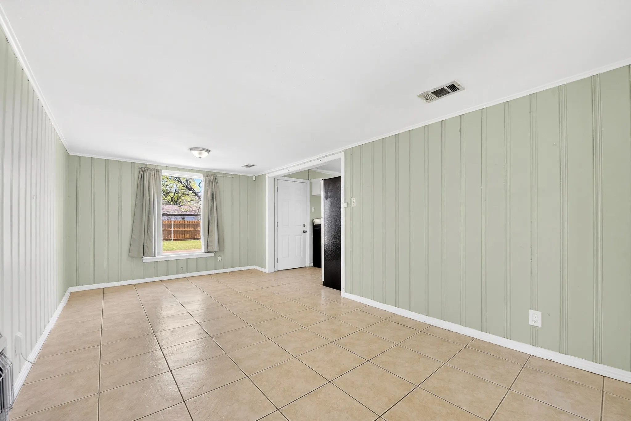 Single Family Residence For Rent in Dallas County , 10922 Castolon Drive, Dallas, Texas 75228, 3 Bedrooms, 1 Bathroom, Garage spaces, 1,275 Sqft, built in 1950, Preowned, Price $1,795, mls#21224671, Real Estate Agent in Dallas, Homes For Rent in Dallas county, Homes For Rent in Dallas, Realtor in Dallas Texas, Real Estate Brokerage Independent Realty Texas, Luminita Cordes Realtor