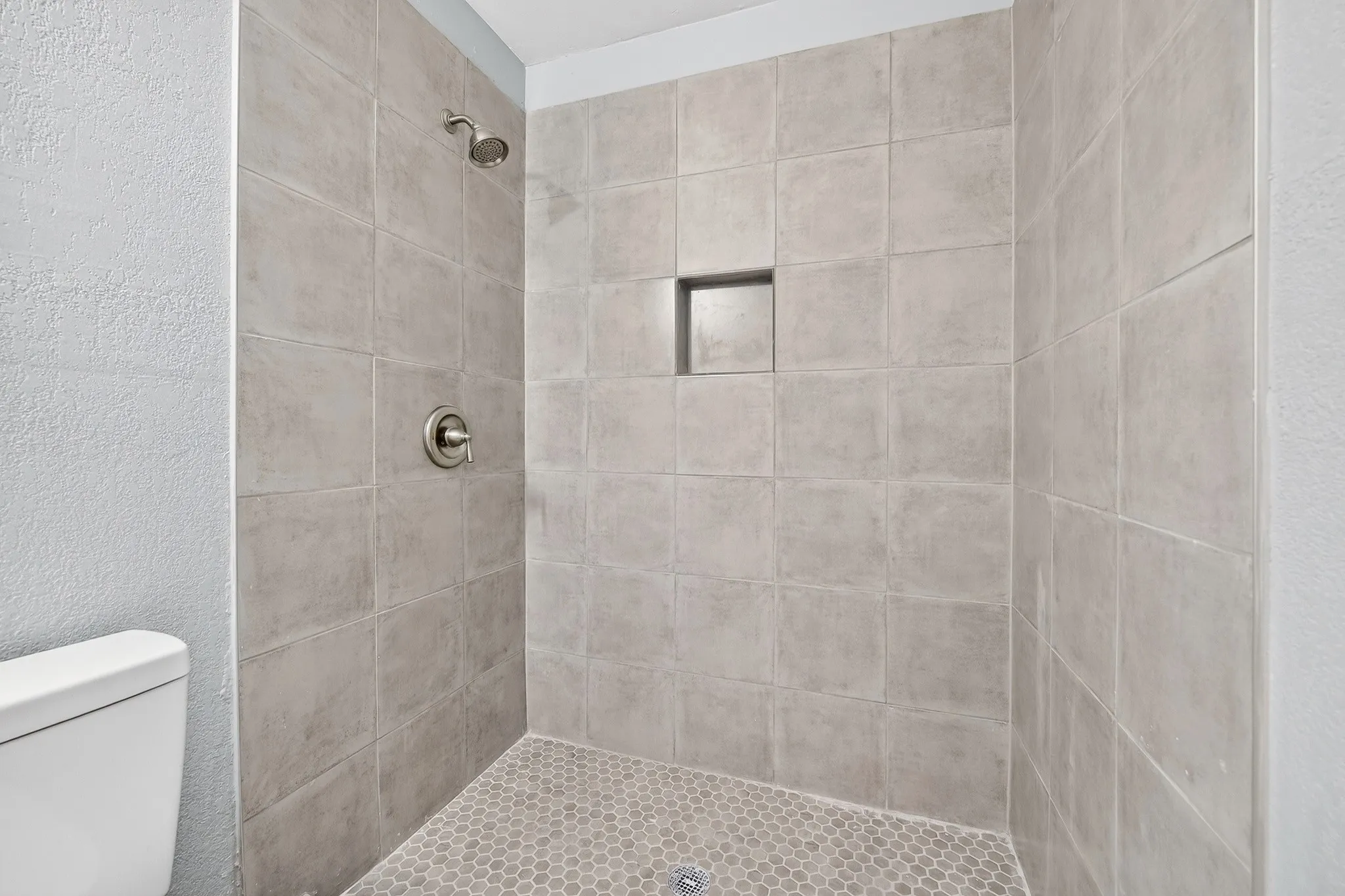 Single Family Residence For Rent in Dallas County , 10922 Castolon Drive, Dallas, Texas 75228, 3 Bedrooms, 1 Bathroom, Garage spaces, 1,275 Sqft, built in 1950, Preowned, Price $1,795, mls#21224671, Real Estate Agent in Dallas, Homes For Rent in Dallas county, Homes For Rent in Dallas, Realtor in Dallas Texas, Real Estate Brokerage Independent Realty Texas, Luminita Cordes Realtor