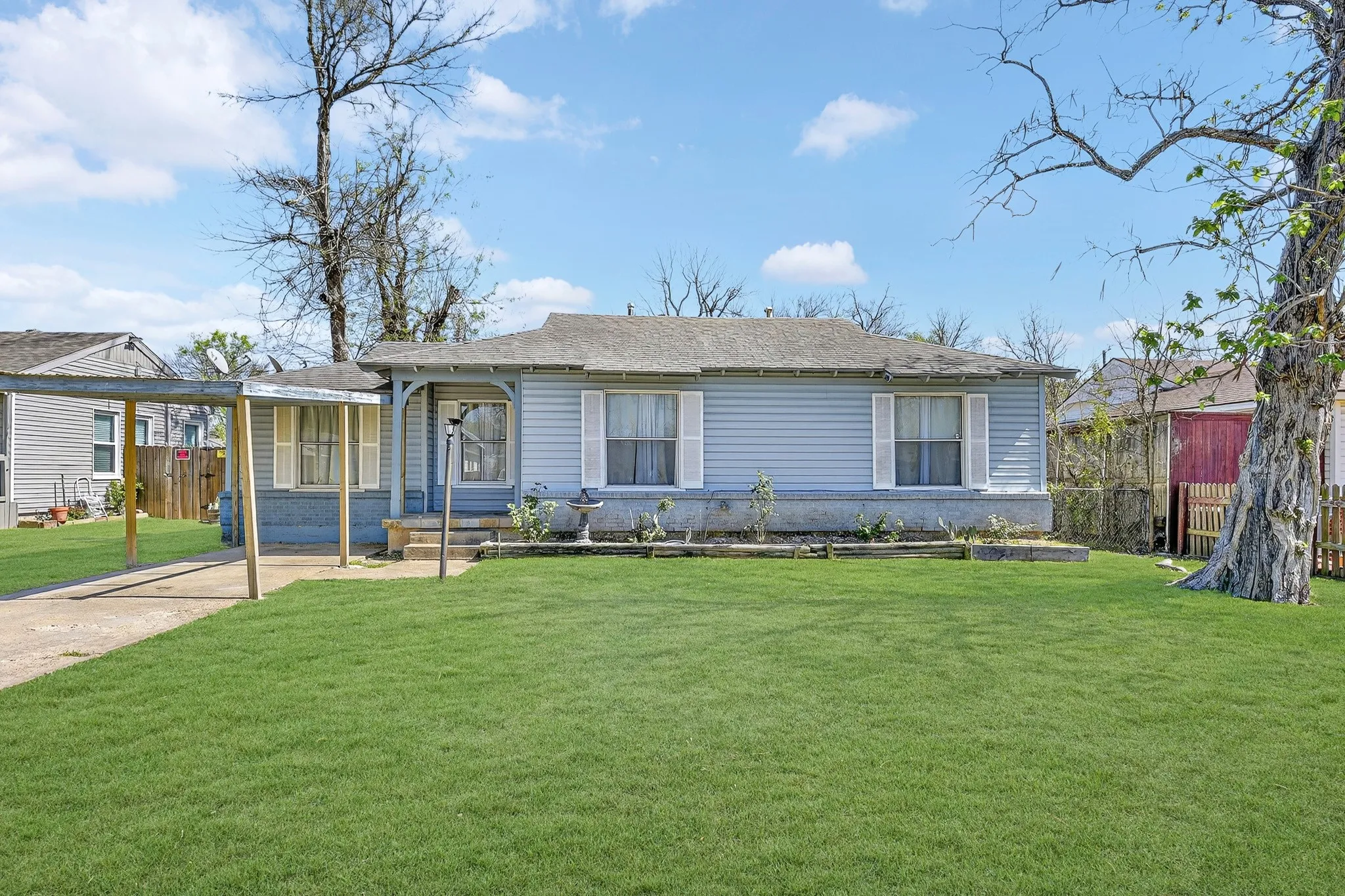 Single Family Residence For Rent in Dallas County , 10922 Castolon Drive, Dallas, Texas 75228, 3 Bedrooms, 1 Bathroom, Garage spaces, 1,275 Sqft, built in 1950, Preowned, Price $1,795, mls#21224671, Real Estate Agent in Dallas, Homes For Rent in Dallas county, Homes For Rent in Dallas, Realtor in Dallas Texas, Real Estate Brokerage Independent Realty Texas, Luminita Cordes Realtor