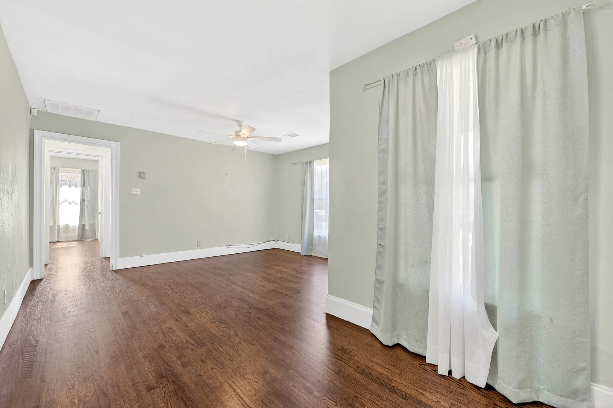 Single Family Residence For Rent in Dallas County , 10922 Castolon Drive, Dallas, Texas 75228, 3 Bedrooms, 1 Bathroom, Garage spaces, 1,275 Sqft, built in 1950, Preowned, Price $1,795, mls#21224671, Real Estate Agent in Dallas, Homes For Rent in Dallas county, Homes For Rent in Dallas, Realtor in Dallas Texas, Real Estate Brokerage Independent Realty Texas, Luminita Cordes Realtor
