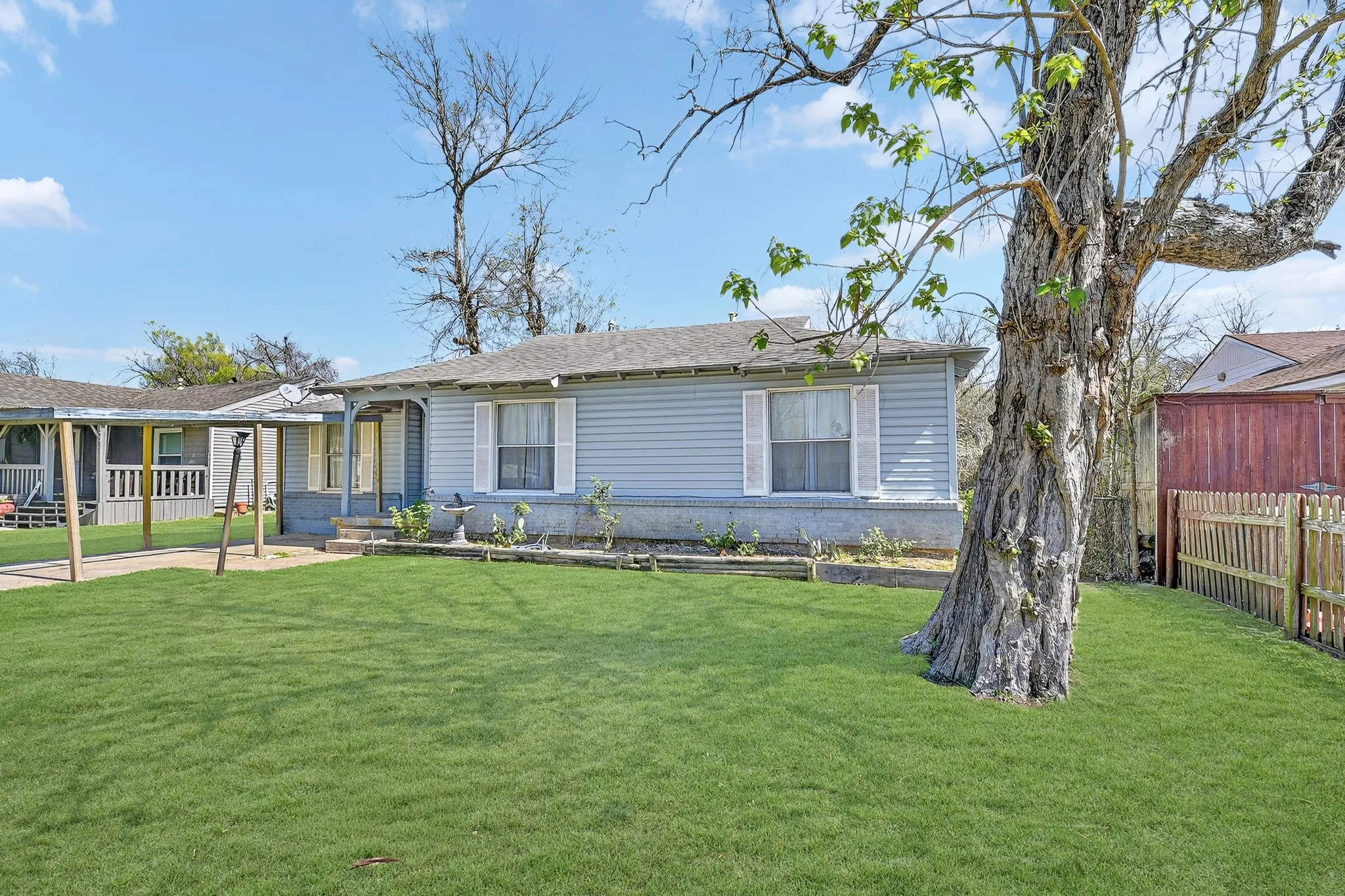 Single Family Residence For Rent in Dallas County , 10922 Castolon Drive, Dallas, Texas 75228, 3 Bedrooms, 1 Bathroom, Garage spaces, 1,275 Sqft, built in 1950, Preowned, Price $1,795, mls#21224671, Real Estate Agent in Dallas, Homes For Rent in Dallas county, Homes For Rent in Dallas, Realtor in Dallas Texas, Real Estate Brokerage Independent Realty Texas, Luminita Cordes Realtor
