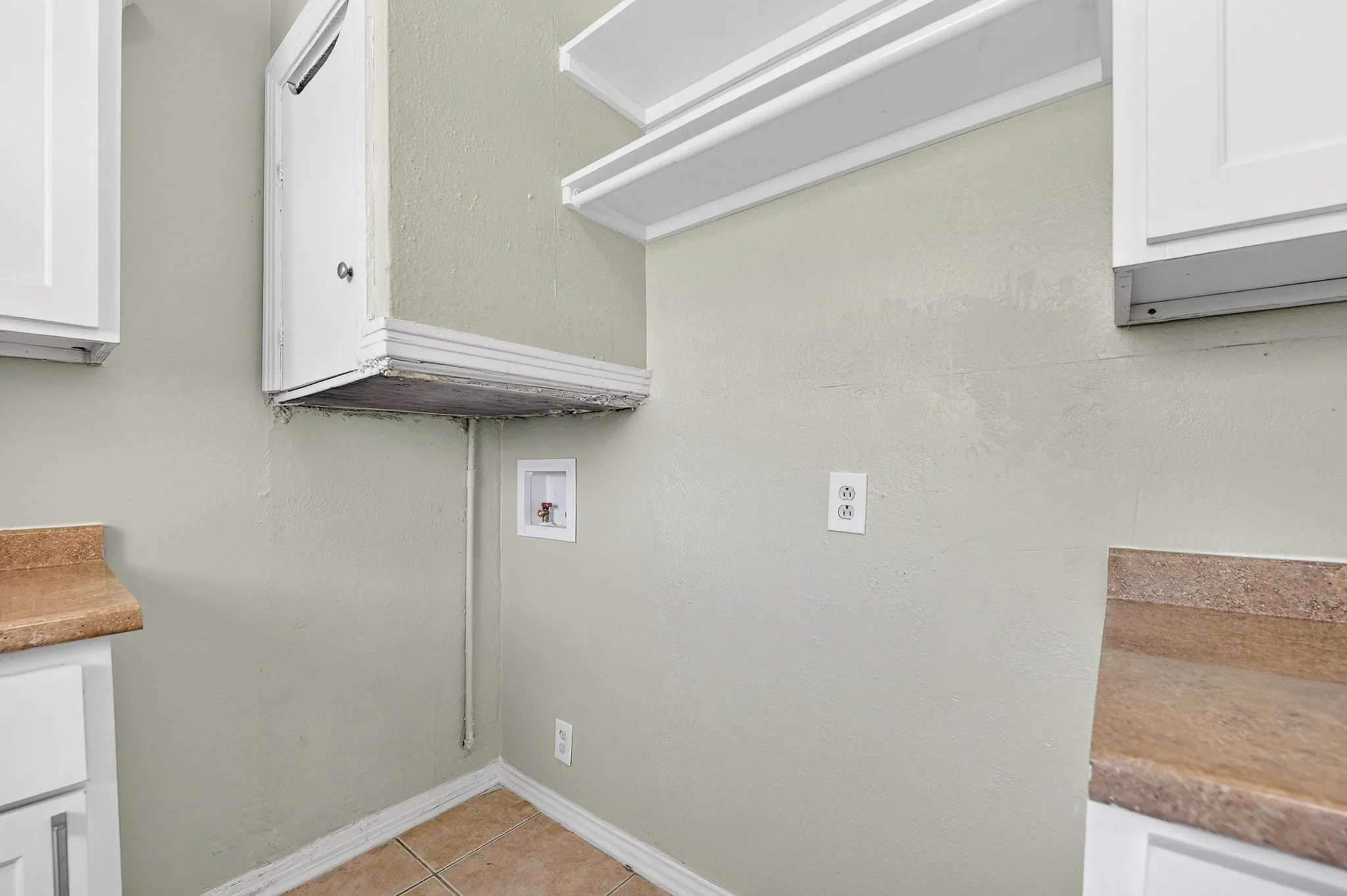 Single Family Residence For Rent in Dallas County , 10922 Castolon Drive, Dallas, Texas 75228, 3 Bedrooms, 1 Bathroom, Garage spaces, 1,275 Sqft, built in 1950, Preowned, Price $1,795, mls#21224671, Real Estate Agent in Dallas, Homes For Rent in Dallas county, Homes For Rent in Dallas, Realtor in Dallas Texas, Real Estate Brokerage Independent Realty Texas, Luminita Cordes Realtor