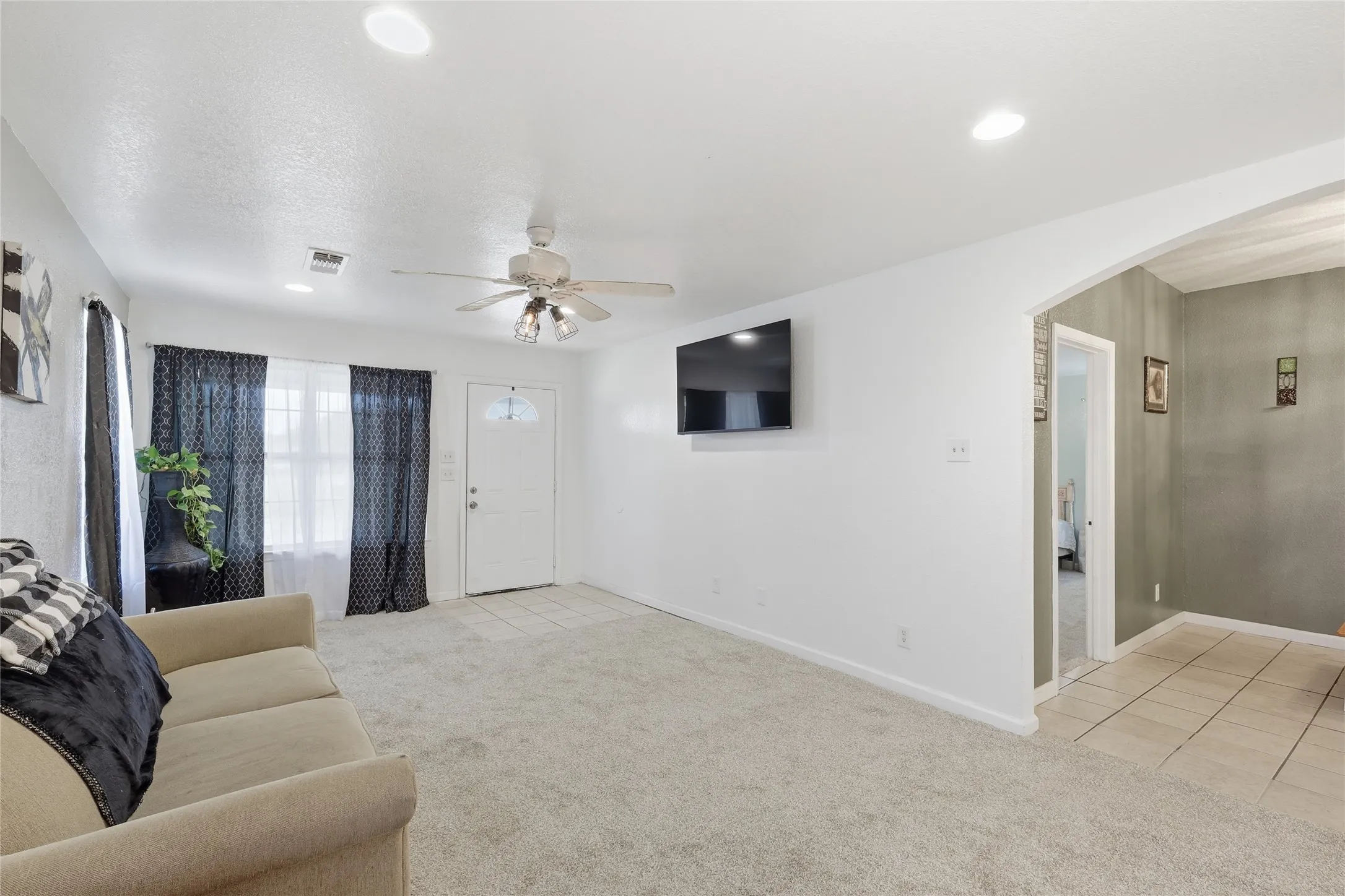 Single Family Residence For Sale in Wise County , 112 Willbanks Lane, Boyd, Texas 76023, 3 Bedrooms, 2 Bathrooms, Garage spaces, 1,630 Sqft, built in 2007, Price $450,000, mls#21225574, Real Estate Agent in Boyd, Homes For Sale in Wise county, Homes For Sale in Boyd, Realtor in Boyd Texas, Real Estate Brokerage Independent Realty Texas, Luminita Cordes Realtor