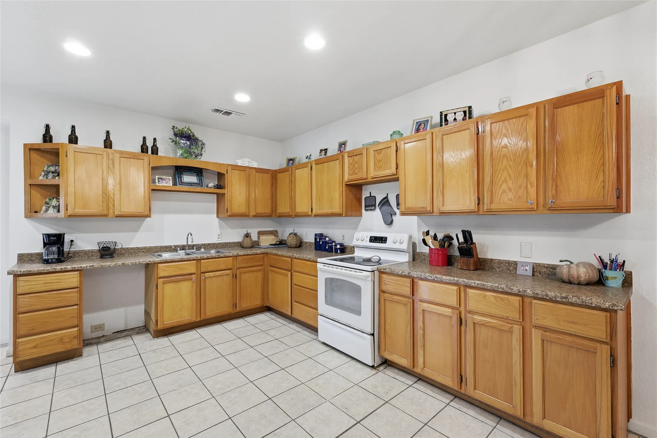 Single Family Residence For Sale in Wise County , 112 Willbanks Lane, Boyd, Texas 76023, 3 Bedrooms, 2 Bathrooms, Garage spaces, 1,630 Sqft, built in 2007, Price $450,000, mls#21225574, Real Estate Agent in Boyd, Homes For Sale in Wise county, Homes For Sale in Boyd, Realtor in Boyd Texas, Real Estate Brokerage Independent Realty Texas, Luminita Cordes Realtor