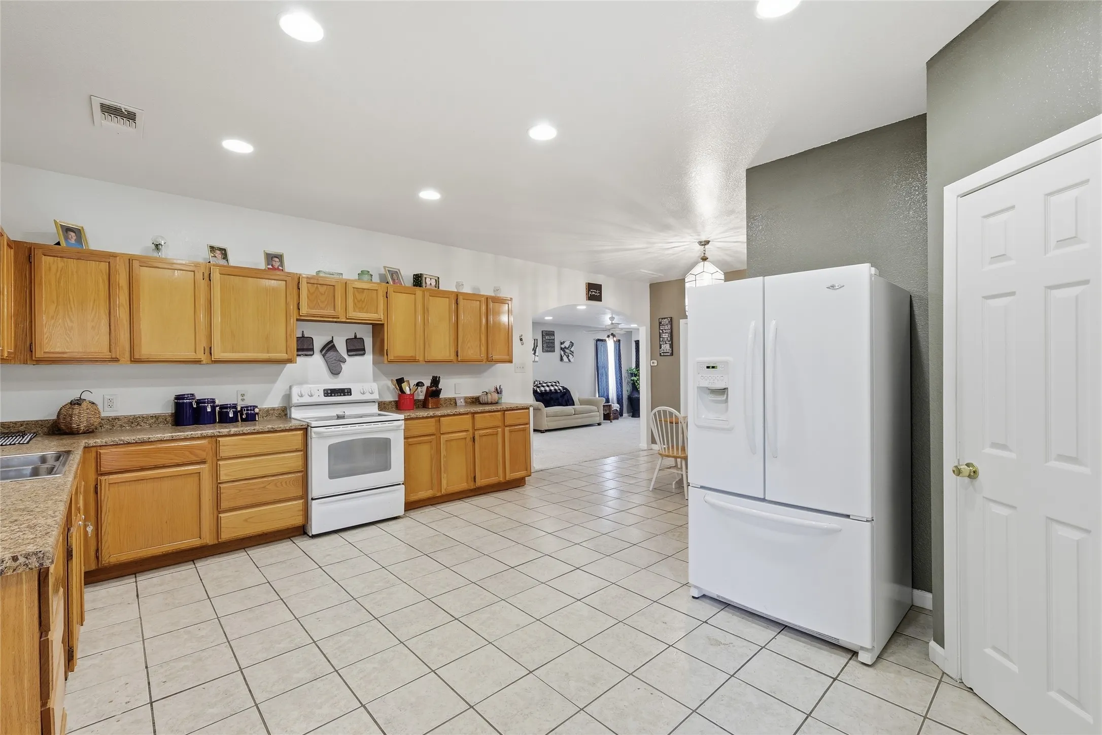 Single Family Residence For Sale in Wise County , 112 Willbanks Lane, Boyd, Texas 76023, 3 Bedrooms, 2 Bathrooms, Garage spaces, 1,630 Sqft, built in 2007, Price $450,000, mls#21225574, Real Estate Agent in Boyd, Homes For Sale in Wise county, Homes For Sale in Boyd, Realtor in Boyd Texas, Real Estate Brokerage Independent Realty Texas, Luminita Cordes Realtor
