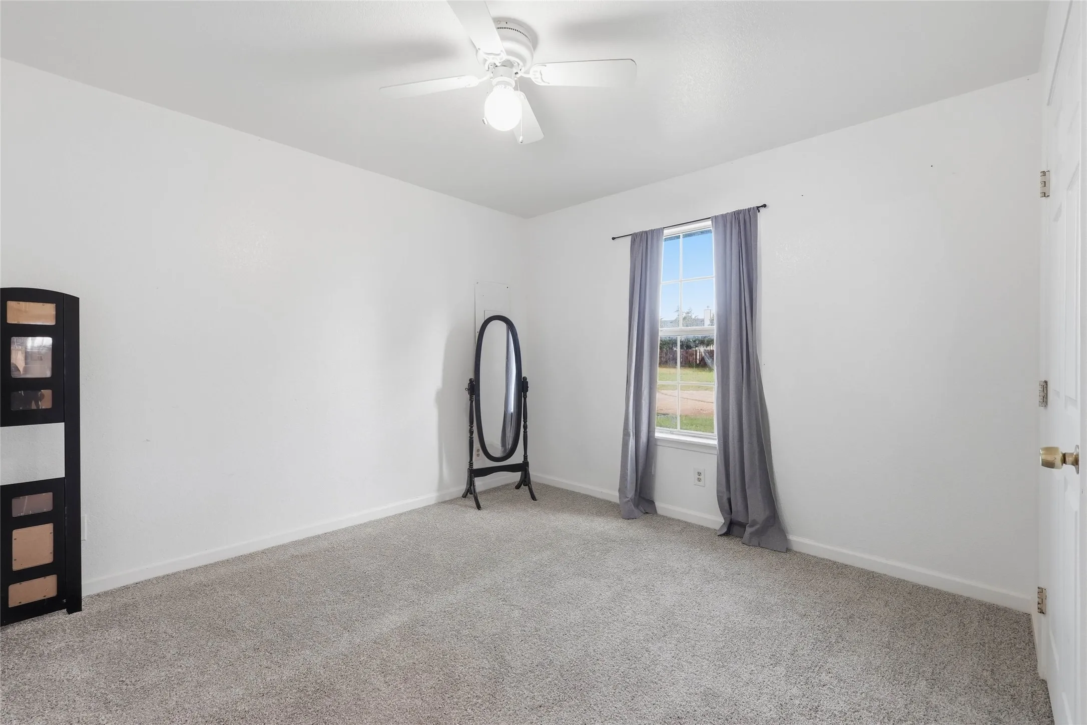 Secondary bedroom