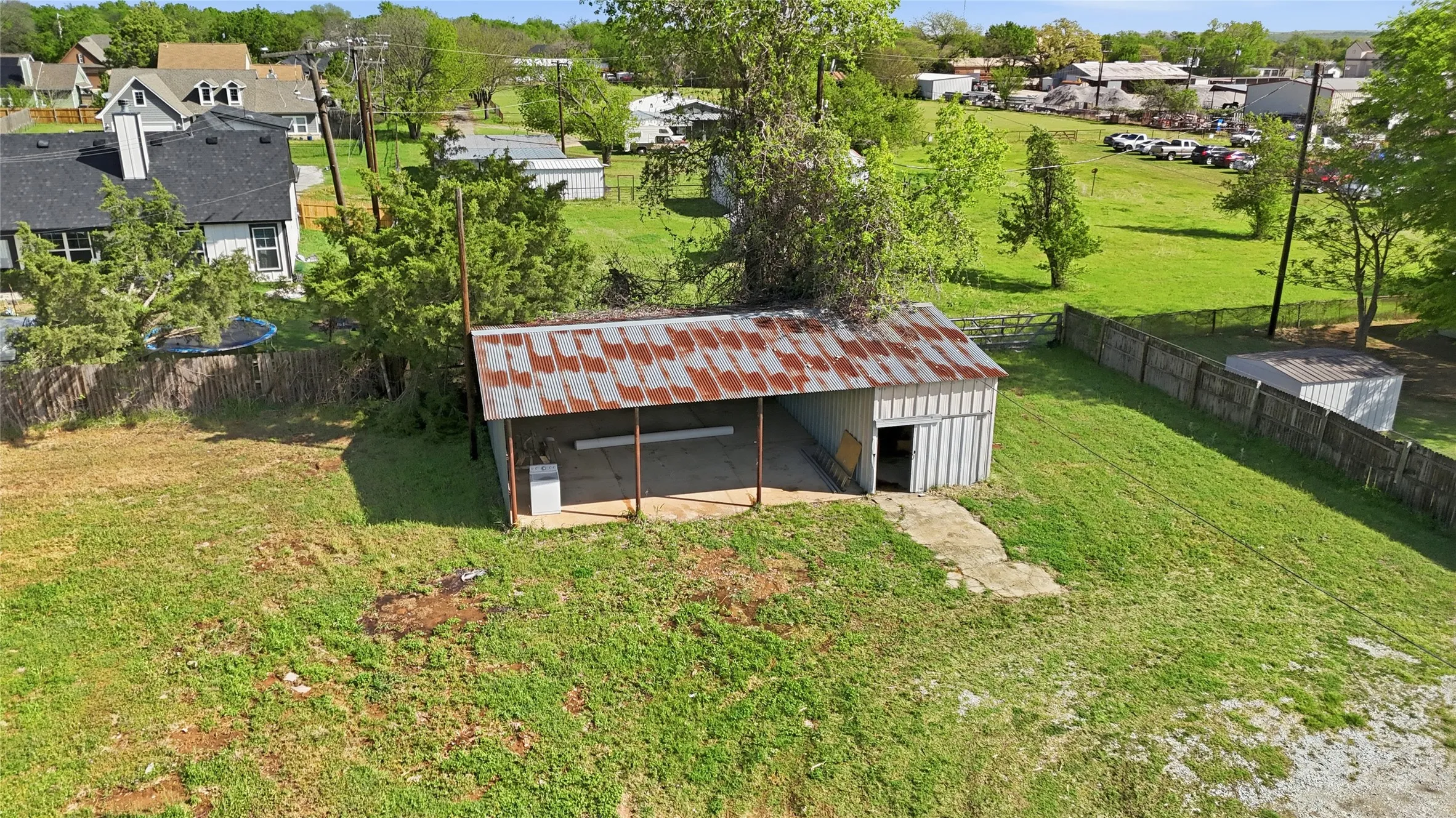 Single Family Residence For Sale in Wise County , 112 Willbanks Lane, Boyd, Texas 76023, 3 Bedrooms, 2 Bathrooms, Garage spaces, 1,630 Sqft, built in 2007, Price $450,000, mls#21225574, Real Estate Agent in Boyd, Homes For Sale in Wise county, Homes For Sale in Boyd, Realtor in Boyd Texas, Real Estate Brokerage Independent Realty Texas, Luminita Cordes Realtor