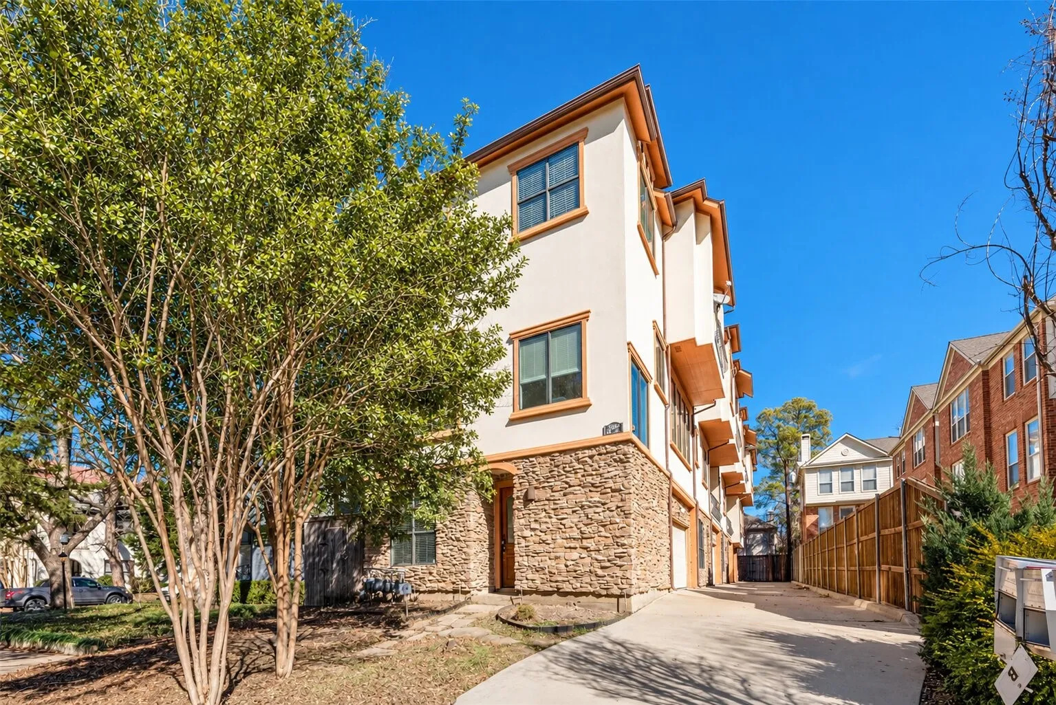 Condominium For Rent in Dallas County , 4432 Bowser Avenue C, Dallas, Texas 75219, 3 Bedroom, 4 Bathroom, 2 Garage spaces, 2,266 Sqft, built in 2008, mls#21162785, Real Estate Agent in Dallas, Homes For Rent in Dallas county, Homes For Rent in Dallas, Realtor in Dallas Texas, Real Estate Brokerage Independent Realty Texas, Luminita Cordes Realtor
