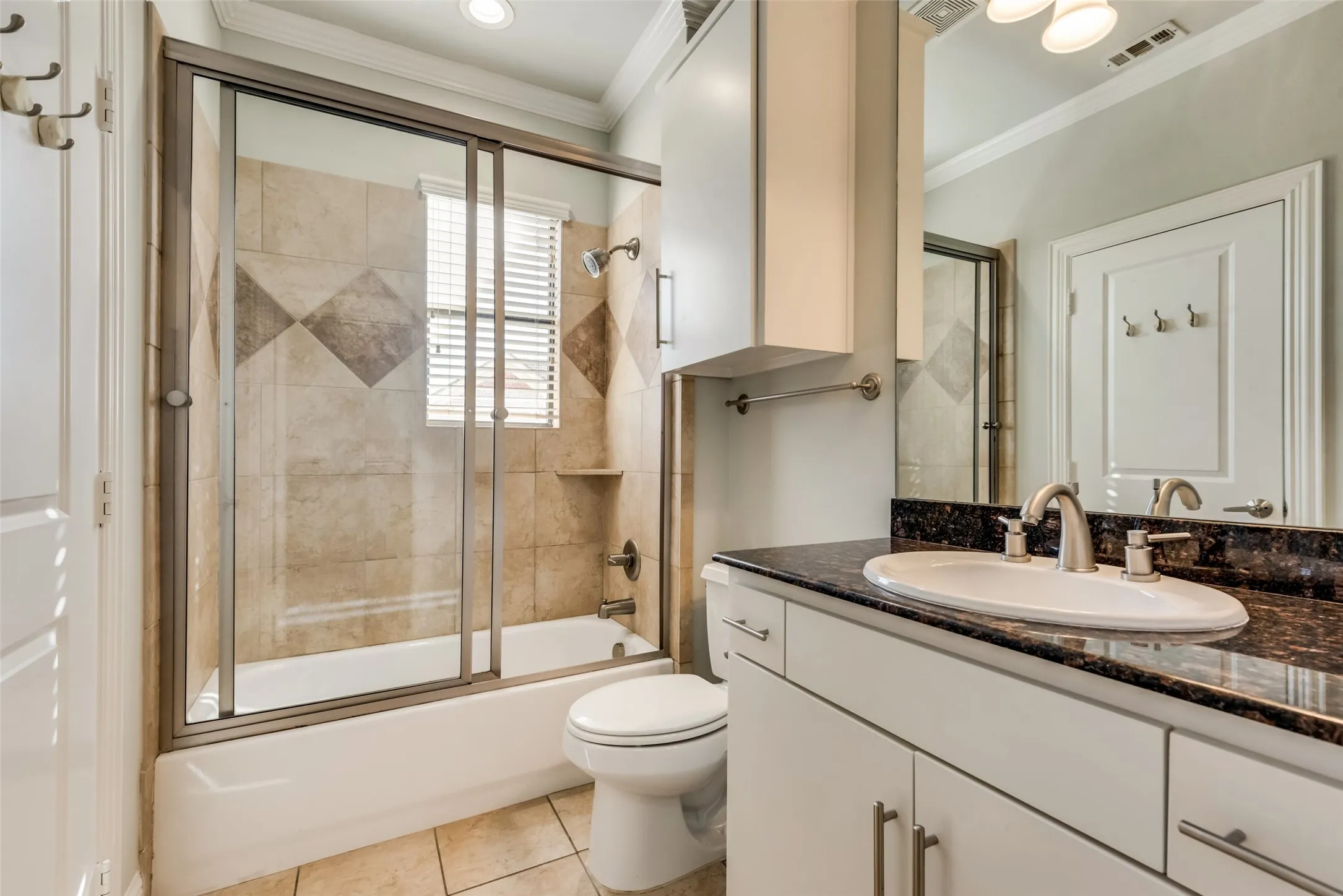 Condominium For Rent in Dallas County , 4432 Bowser Avenue C, Dallas, Texas 75219, 3 Bedroom, 4 Bathroom, 2 Garage spaces, 2,266 Sqft, built in 2008, mls#21162785, Real Estate Agent in Dallas, Homes For Rent in Dallas county, Homes For Rent in Dallas, Realtor in Dallas Texas, Real Estate Brokerage Independent Realty Texas, Luminita Cordes Realtor