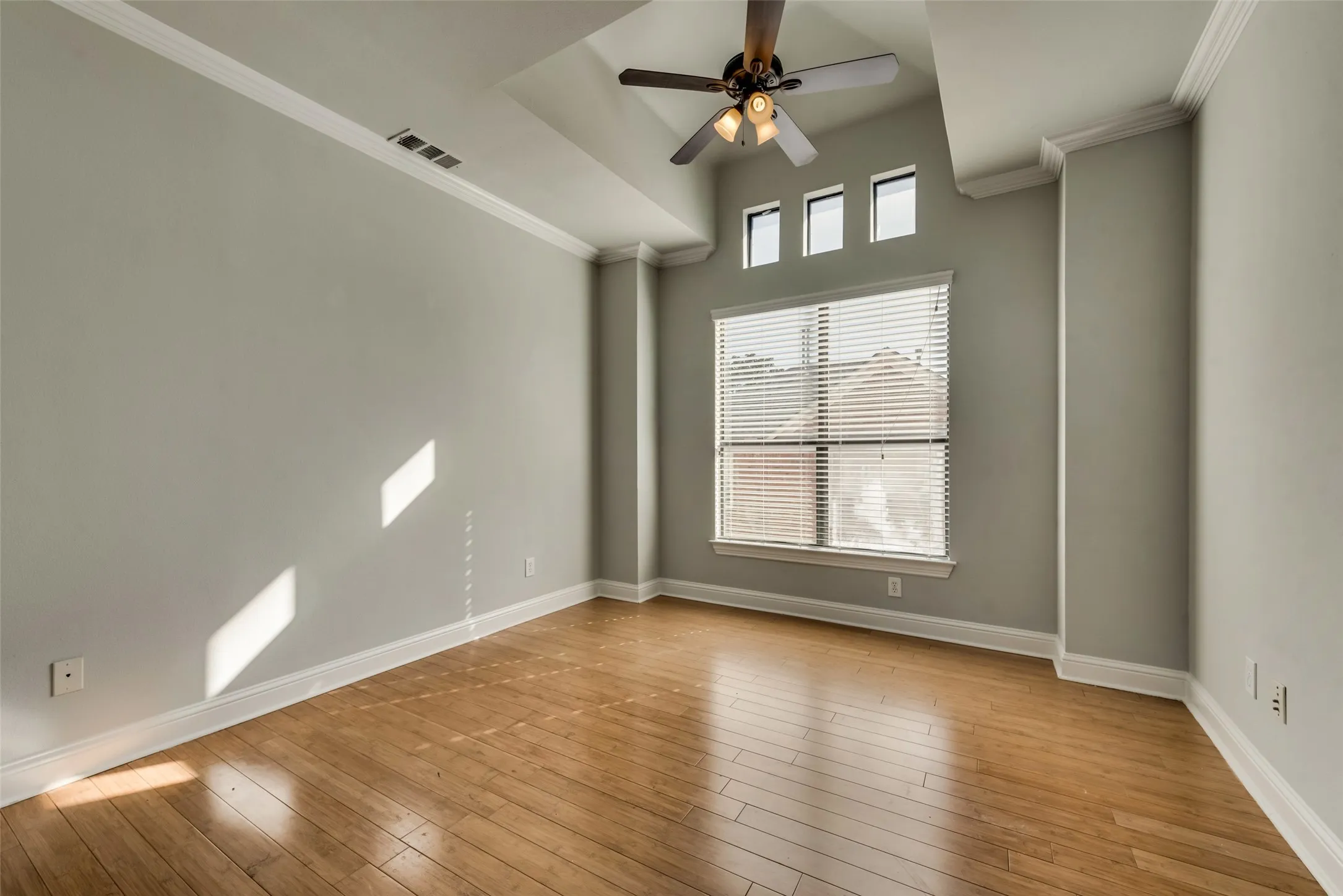 Condominium For Rent in Dallas County , 4432 Bowser Avenue C, Dallas, Texas 75219, 3 Bedroom, 4 Bathroom, 2 Garage spaces, 2,266 Sqft, built in 2008, mls#21162785, Real Estate Agent in Dallas, Homes For Rent in Dallas county, Homes For Rent in Dallas, Realtor in Dallas Texas, Real Estate Brokerage Independent Realty Texas, Luminita Cordes Realtor