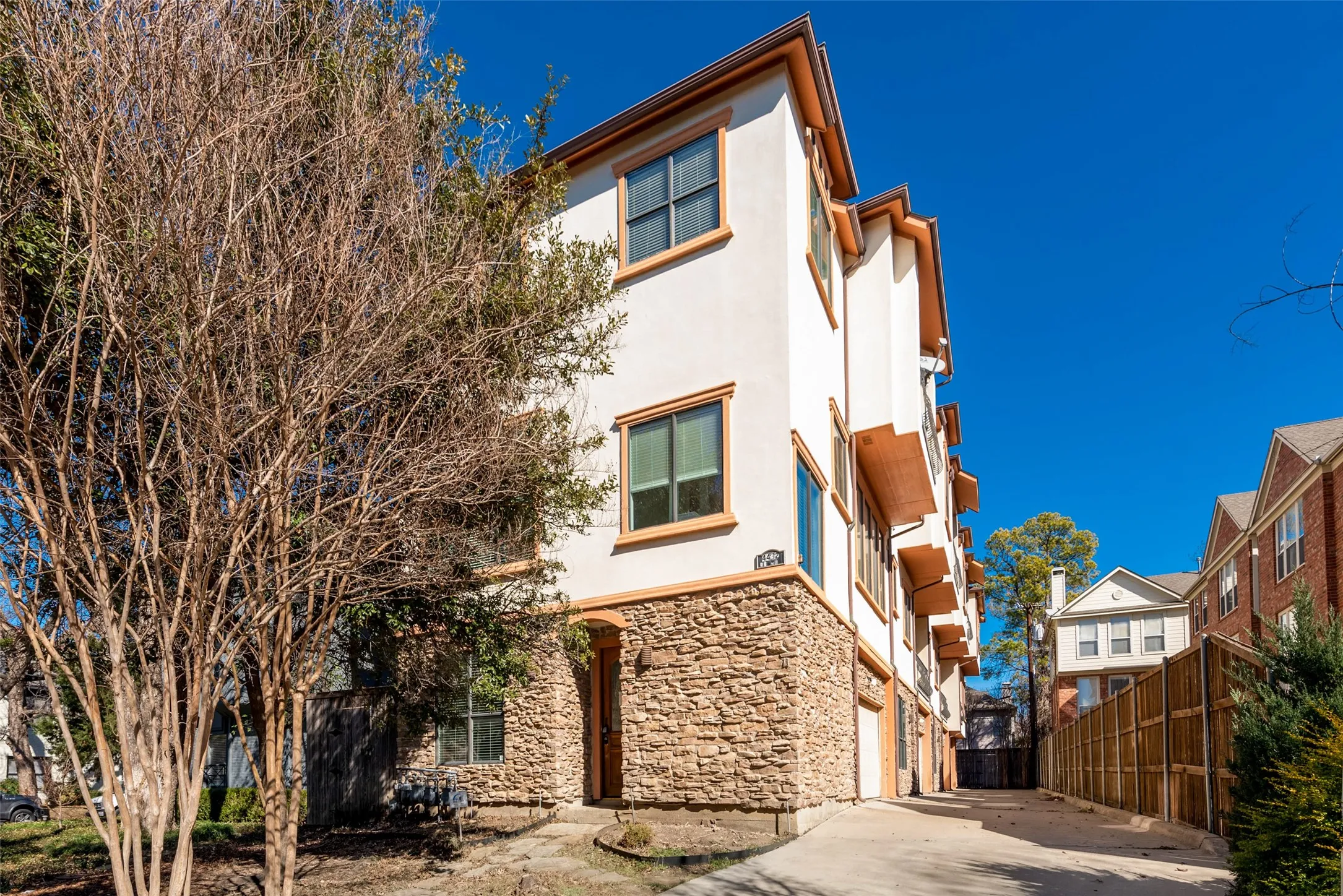 Condominium For Rent in Dallas County , 4432 Bowser Avenue C, Dallas, Texas 75219, 3 Bedroom, 4 Bathroom, 2 Garage spaces, 2,266 Sqft, built in 2008, mls#21162785, Real Estate Agent in Dallas, Homes For Rent in Dallas county, Homes For Rent in Dallas, Realtor in Dallas Texas, Real Estate Brokerage Independent Realty Texas, Luminita Cordes Realtor