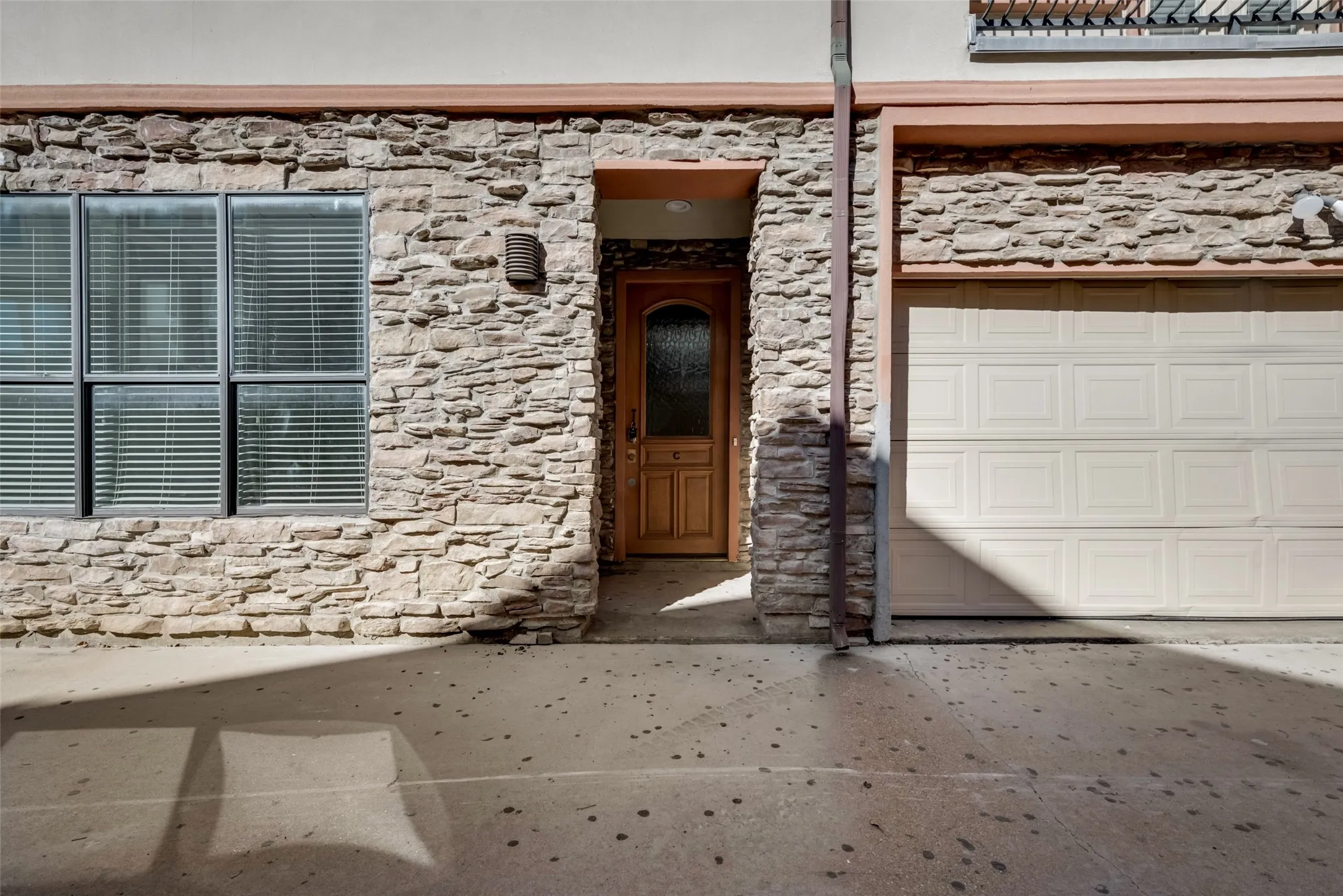Condominium For Rent in Dallas County , 4432 Bowser Avenue C, Dallas, Texas 75219, 3 Bedroom, 4 Bathroom, 2 Garage spaces, 2,266 Sqft, built in 2008, mls#21162785, Real Estate Agent in Dallas, Homes For Rent in Dallas county, Homes For Rent in Dallas, Realtor in Dallas Texas, Real Estate Brokerage Independent Realty Texas, Luminita Cordes Realtor