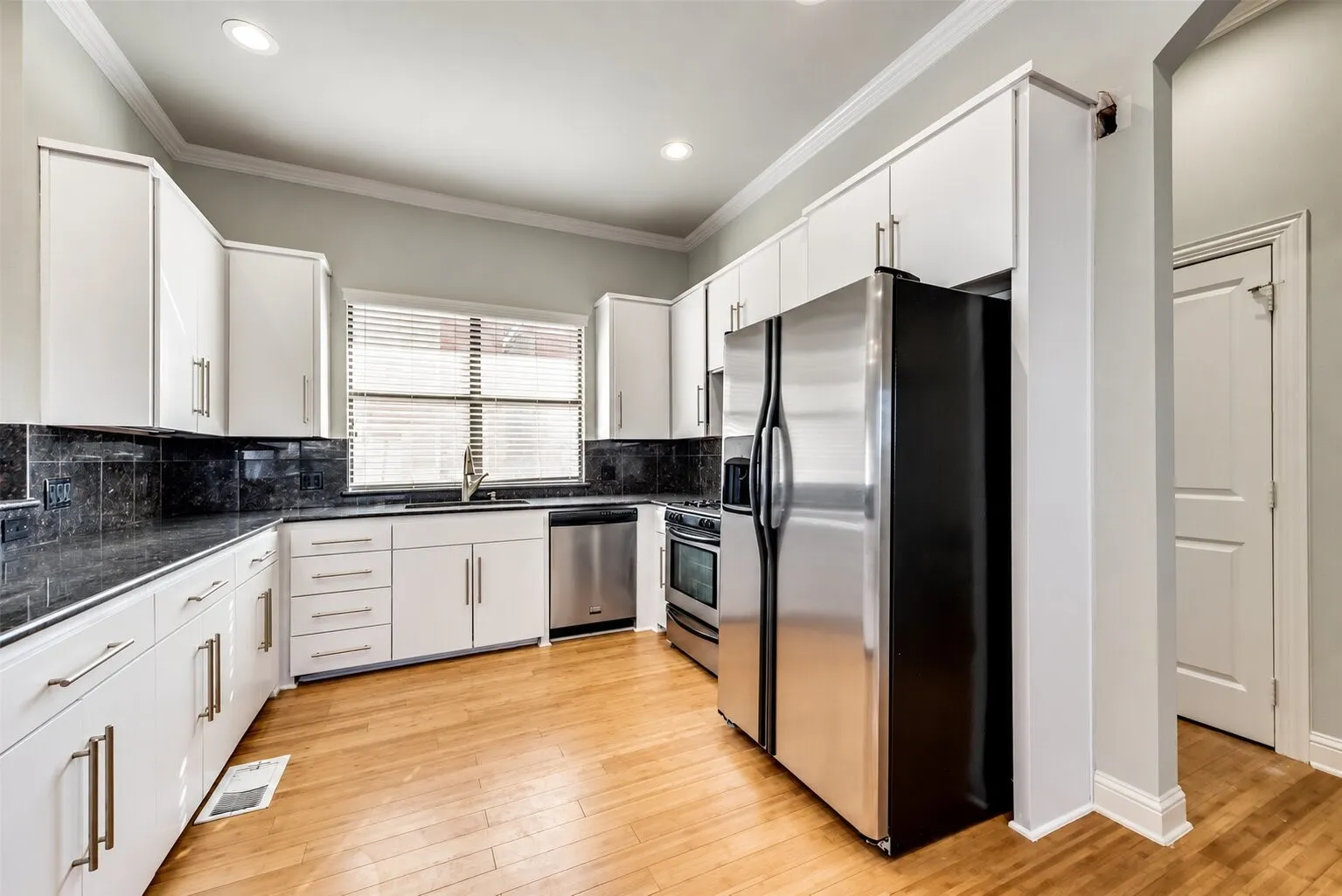 Condominium For Rent in Dallas County , 4432 Bowser Avenue C, Dallas, Texas 75219, 3 Bedroom, 4 Bathroom, 2 Garage spaces, 2,266 Sqft, built in 2008, mls#21162785, Real Estate Agent in Dallas, Homes For Rent in Dallas county, Homes For Rent in Dallas, Realtor in Dallas Texas, Real Estate Brokerage Independent Realty Texas, Luminita Cordes Realtor