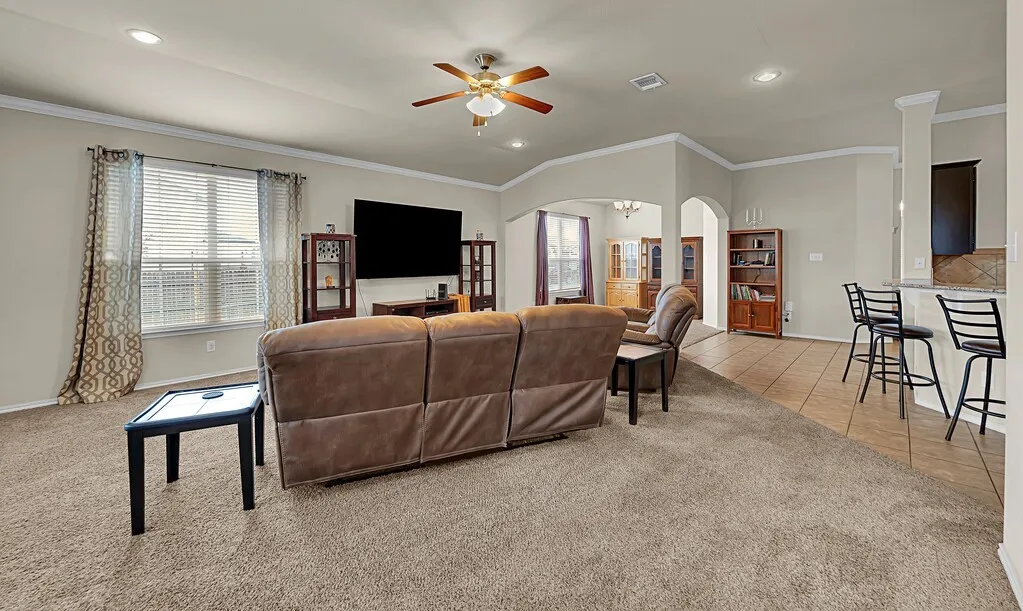 Single Family Residence For Sale in Mc Lennan County , 9801 Shallow Creek Drive, Waco, Texas 76708, 3 Bedroom, 3 Bathroom, 2 Garage spaces, 2,238 Sqft, built in 2013, Preowned, mls#21227295, Real Estate Agent in Waco, Homes For Sale in Mc Lennan county, Homes For Sale in Waco, Realtor in Waco Texas, Real Estate Brokerage Independent Realty Texas, Luminita Cordes Realtor