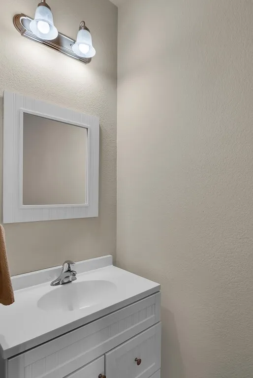 Single Family Residence For Sale in Mc Lennan County , 9801 Shallow Creek Drive, Waco, Texas 76708, 3 Bedroom, 3 Bathroom, 2 Garage spaces, 2,238 Sqft, built in 2013, Preowned, mls#21227295, Real Estate Agent in Waco, Homes For Sale in Mc Lennan county, Homes For Sale in Waco, Realtor in Waco Texas, Real Estate Brokerage Independent Realty Texas, Luminita Cordes Realtor