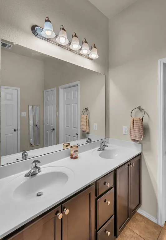 Single Family Residence For Sale in Mc Lennan County , 9801 Shallow Creek Drive, Waco, Texas 76708, 3 Bedroom, 3 Bathroom, 2 Garage spaces, 2,238 Sqft, built in 2013, Preowned, mls#21227295, Real Estate Agent in Waco, Homes For Sale in Mc Lennan county, Homes For Sale in Waco, Realtor in Waco Texas, Real Estate Brokerage Independent Realty Texas, Luminita Cordes Realtor