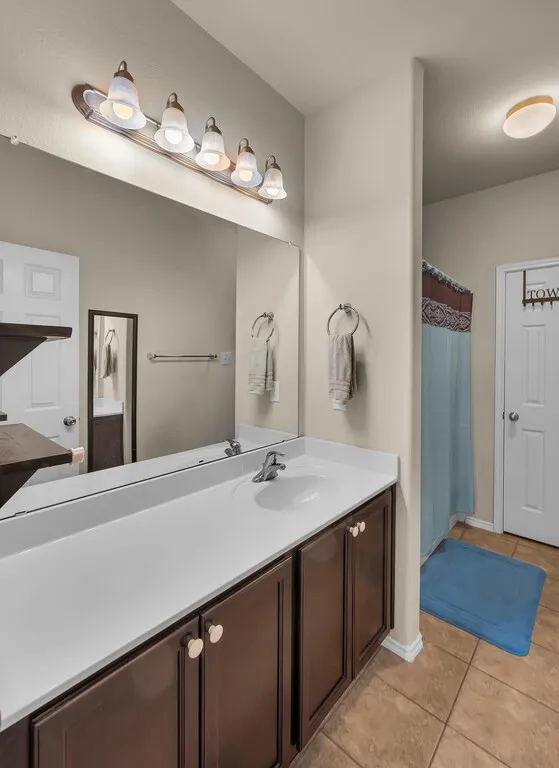 Single Family Residence For Sale in Mc Lennan County , 9801 Shallow Creek Drive, Waco, Texas 76708, 3 Bedroom, 3 Bathroom, 2 Garage spaces, 2,238 Sqft, built in 2013, Preowned, mls#21227295, Real Estate Agent in Waco, Homes For Sale in Mc Lennan county, Homes For Sale in Waco, Realtor in Waco Texas, Real Estate Brokerage Independent Realty Texas, Luminita Cordes Realtor