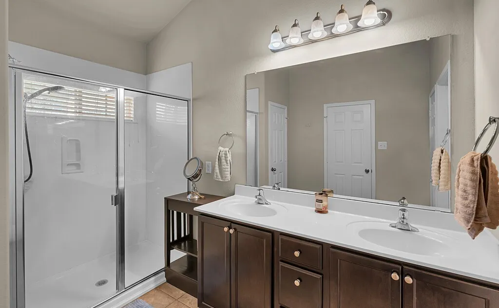 Single Family Residence For Sale in Mc Lennan County , 9801 Shallow Creek Drive, Waco, Texas 76708, 3 Bedroom, 3 Bathroom, 2 Garage spaces, 2,238 Sqft, built in 2013, Preowned, mls#21227295, Real Estate Agent in Waco, Homes For Sale in Mc Lennan county, Homes For Sale in Waco, Realtor in Waco Texas, Real Estate Brokerage Independent Realty Texas, Luminita Cordes Realtor