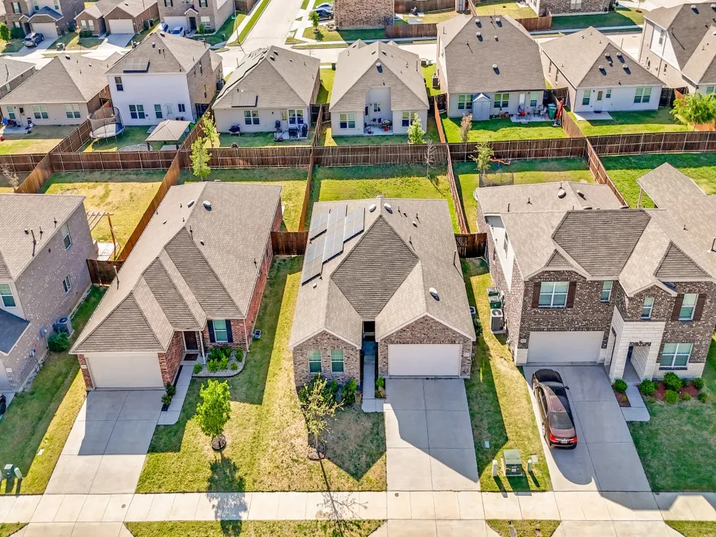 Single Family Residence For Sale in Denton County , 16033 Pemberly Way, Haslet, Texas 76052, 3 Bedroom, 2 Bathroom, 2 Garage spaces, 1,624 Sqft, built in 2021, Preowned, mls#21226956, Real Estate Agent in Haslet, Homes For Sale in Denton county, Homes For Sale in Haslet, Realtor in Haslet Texas, Real Estate Brokerage Independent Realty Texas, Luminita Cordes Realtor