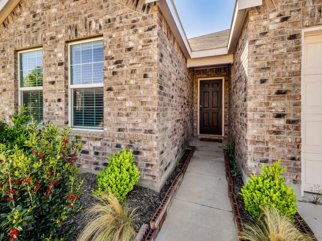 Single Family Residence For Sale in Denton County , 16033 Pemberly Way, Haslet, Texas 76052, 3 Bedroom, 2 Bathroom, 2 Garage spaces, 1,624 Sqft, built in 2021, Preowned, mls#21226956, Real Estate Agent in Haslet, Homes For Sale in Denton county, Homes For Sale in Haslet, Realtor in Haslet Texas, Real Estate Brokerage Independent Realty Texas, Luminita Cordes Realtor