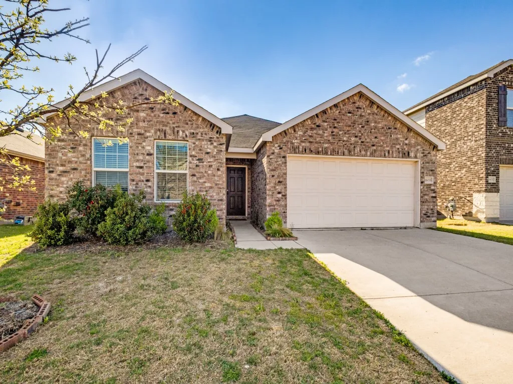 Single Family Residence For Sale in Denton County , 16033 Pemberly Way, Haslet, Texas 76052, 3 Bedroom, 2 Bathroom, 2 Garage spaces, 1,624 Sqft, built in 2021, Preowned, mls#21226956, Real Estate Agent in Haslet, Homes For Sale in Denton county, Homes For Sale in Haslet, Realtor in Haslet Texas, Real Estate Brokerage Independent Realty Texas, Luminita Cordes Realtor
