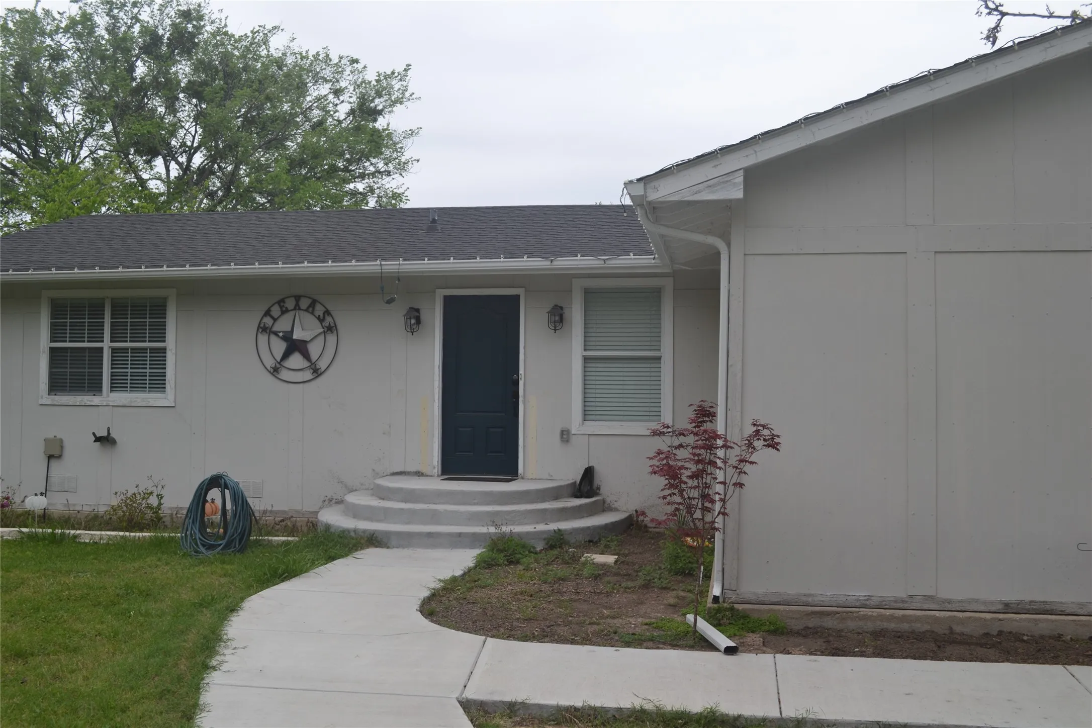 Single Family Residence For Sale in Hunt County , 564 County Road 3505, Quinlan, Texas 75474, 3 Bedroom, 2 Bathroom, Garage spaces, 1,488 Sqft, built in 1971, Price $294,900, mls#21227688, Real Estate Agent in Quinlan, Homes For Sale in Hunt county, Homes For Sale in Quinlan, Realtor in Quinlan Texas, Real Estate Brokerage Independent Realty Texas, Luminita Cordes Realtor