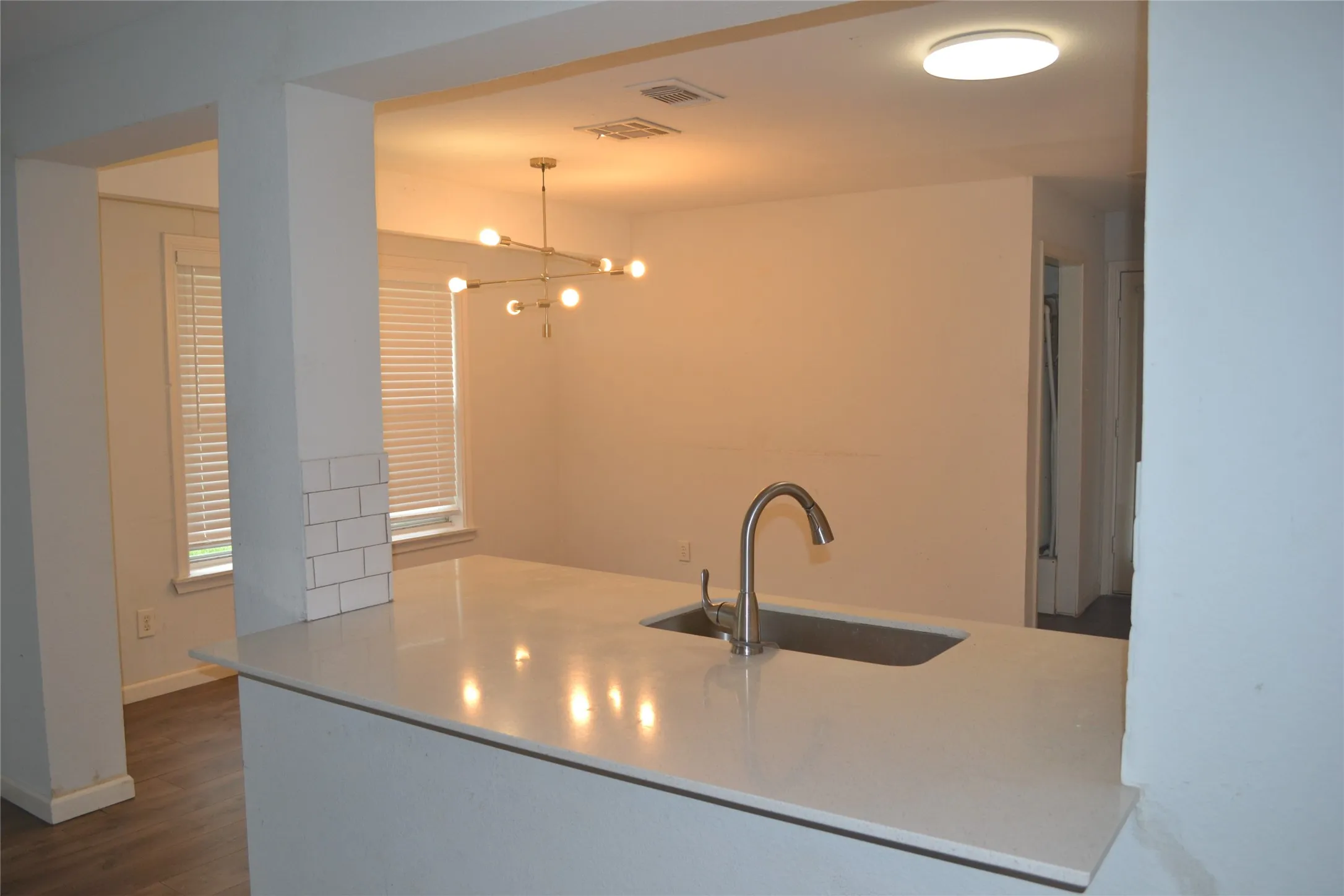 Single Family Residence For Sale in Hunt County , 564 County Road 3505, Quinlan, Texas 75474, 3 Bedroom, 2 Bathroom, Garage spaces, 1,488 Sqft, built in 1971, Price $294,900, mls#21227688, Real Estate Agent in Quinlan, Homes For Sale in Hunt county, Homes For Sale in Quinlan, Realtor in Quinlan Texas, Real Estate Brokerage Independent Realty Texas, Luminita Cordes Realtor