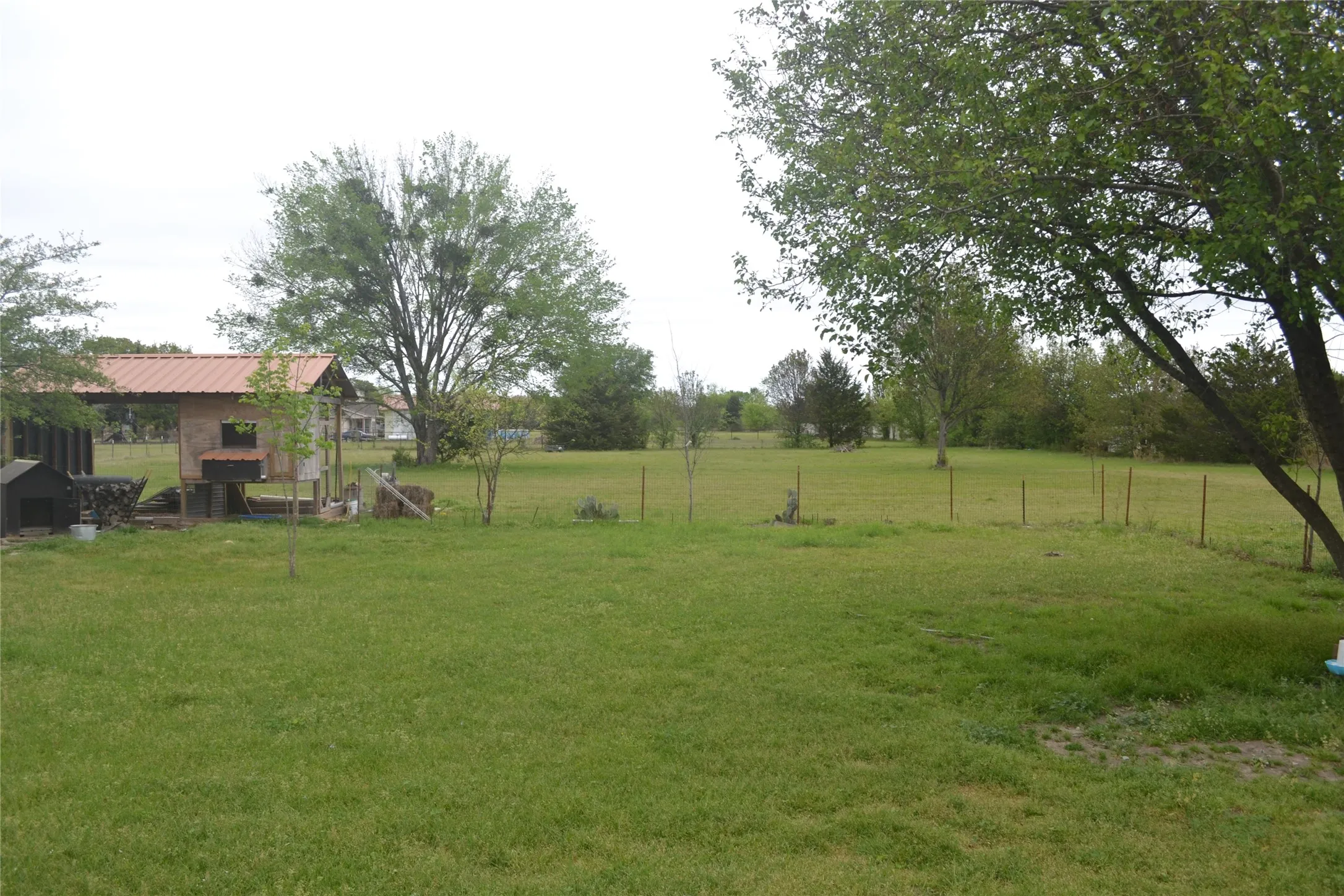 Single Family Residence For Sale in Hunt County , 564 County Road 3505, Quinlan, Texas 75474, 3 Bedroom, 2 Bathroom, Garage spaces, 1,488 Sqft, built in 1971, Price $294,900, mls#21227688, Real Estate Agent in Quinlan, Homes For Sale in Hunt county, Homes For Sale in Quinlan, Realtor in Quinlan Texas, Real Estate Brokerage Independent Realty Texas, Luminita Cordes Realtor