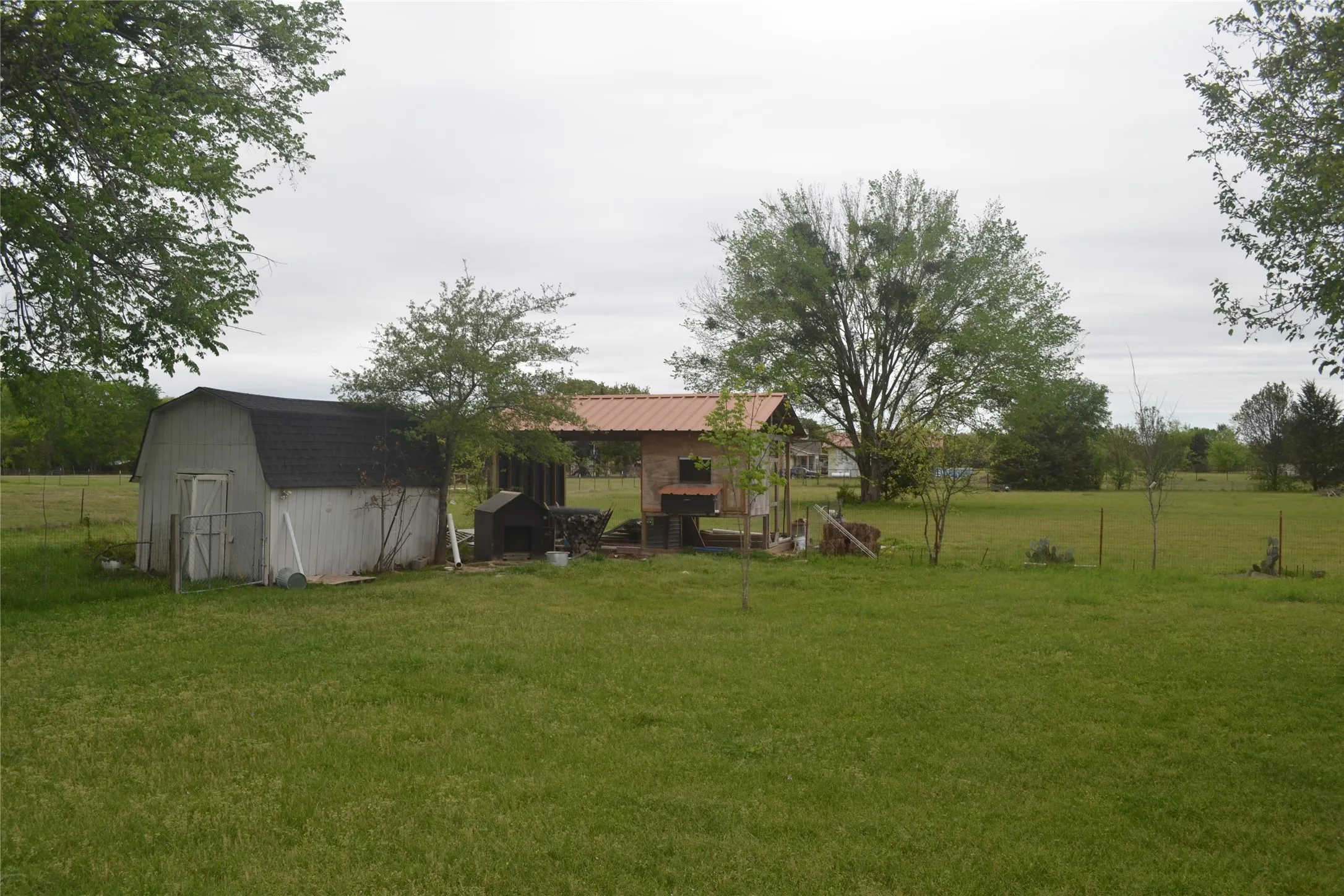 Single Family Residence For Sale in Hunt County , 564 County Road 3505, Quinlan, Texas 75474, 3 Bedroom, 2 Bathroom, Garage spaces, 1,488 Sqft, built in 1971, Price $294,900, mls#21227688, Real Estate Agent in Quinlan, Homes For Sale in Hunt county, Homes For Sale in Quinlan, Realtor in Quinlan Texas, Real Estate Brokerage Independent Realty Texas, Luminita Cordes Realtor
