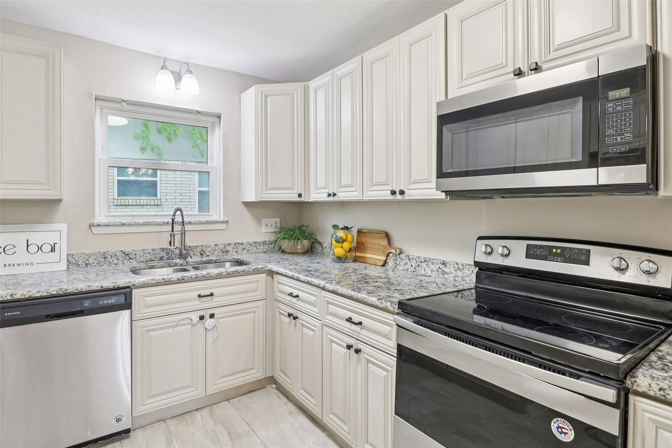 Single Family Residence For Sale in Denton County , 1126 Cordell Street, Denton, Texas 76201, 3 Bedrooms, 2 Bathrooms, 2 Garage spaces, 1,587 Sqft, built in 1977, Price $289,900, mls#21226817, Real Estate Agent in Denton, Homes For Sale in Denton county, Homes For Sale in Denton, Realtor in Denton Texas, Real Estate Brokerage Independent Realty Texas, Luminita Cordes Realtor