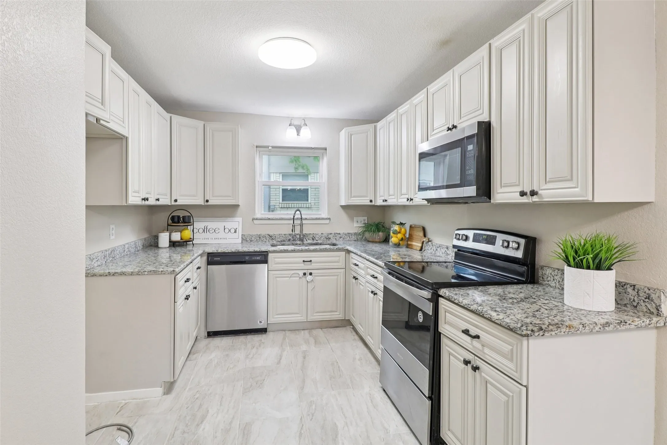 Single Family Residence For Sale in Denton County , 1126 Cordell Street, Denton, Texas 76201, 3 Bedrooms, 2 Bathrooms, 2 Garage spaces, 1,587 Sqft, built in 1977, Price $289,900, mls#21226817, Real Estate Agent in Denton, Homes For Sale in Denton county, Homes For Sale in Denton, Realtor in Denton Texas, Real Estate Brokerage Independent Realty Texas, Luminita Cordes Realtor