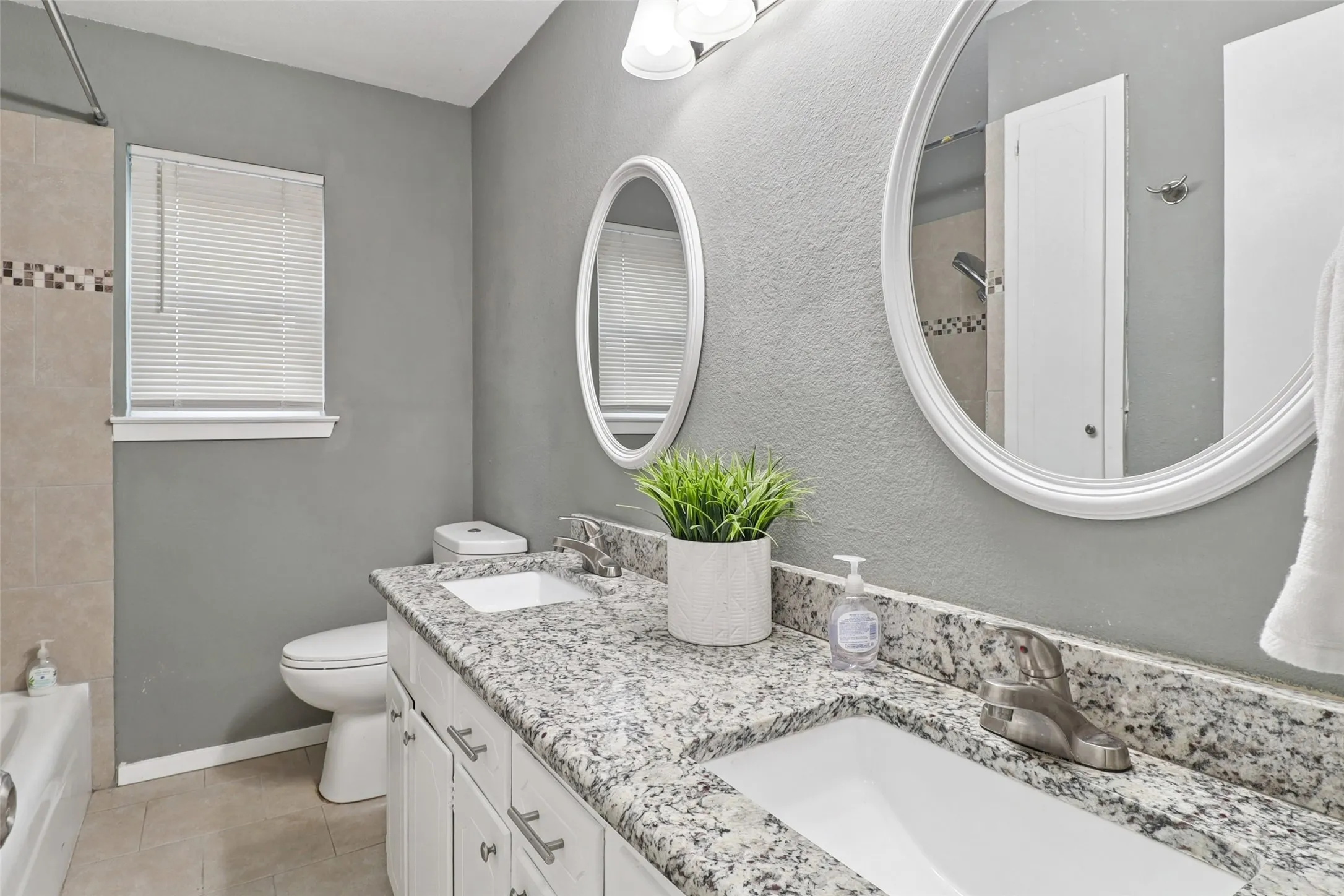 Single Family Residence For Sale in Denton County , 1126 Cordell Street, Denton, Texas 76201, 3 Bedrooms, 2 Bathrooms, 2 Garage spaces, 1,587 Sqft, built in 1977, Price $289,900, mls#21226817, Real Estate Agent in Denton, Homes For Sale in Denton county, Homes For Sale in Denton, Realtor in Denton Texas, Real Estate Brokerage Independent Realty Texas, Luminita Cordes Realtor